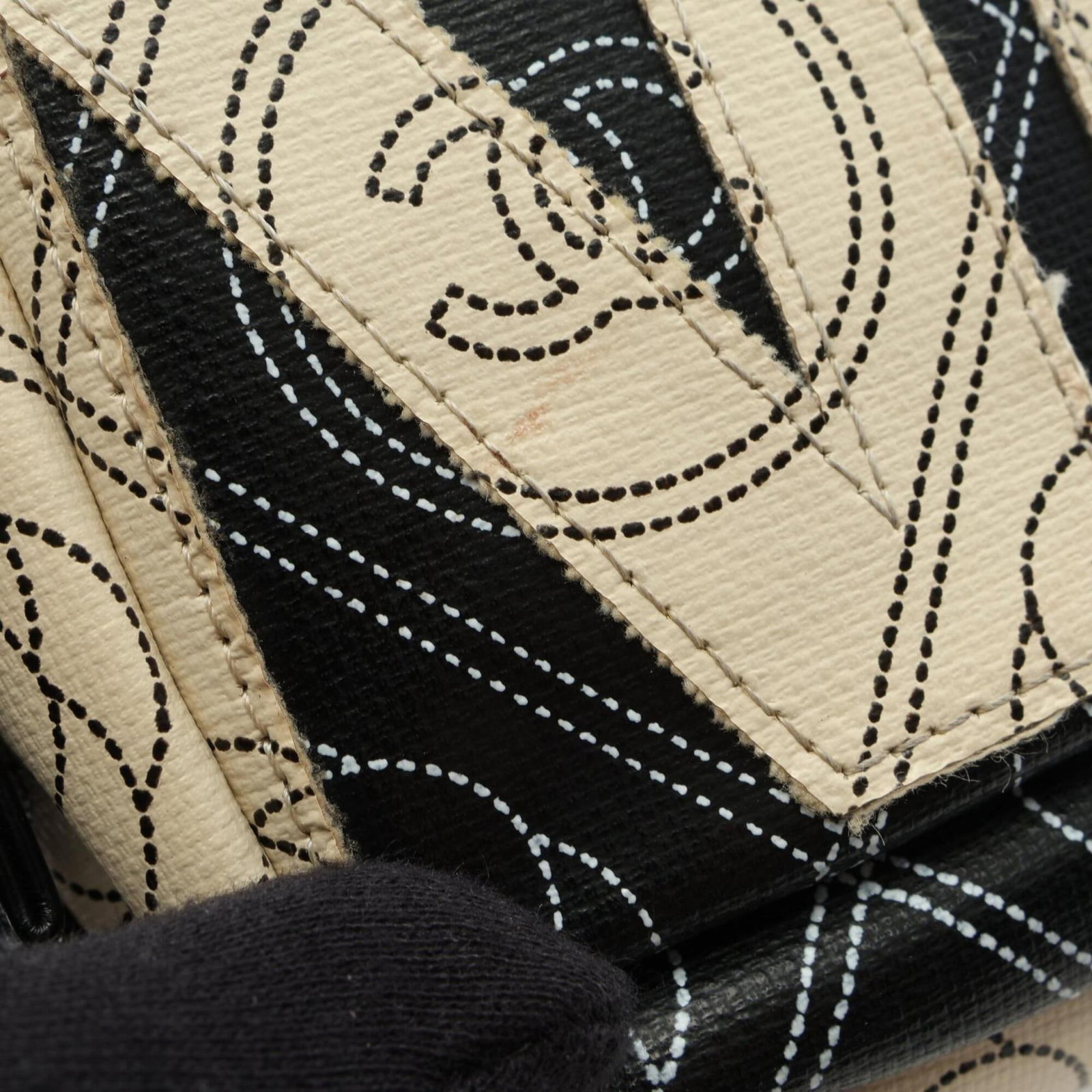 Canvas Coated Pouch Chanel - 10