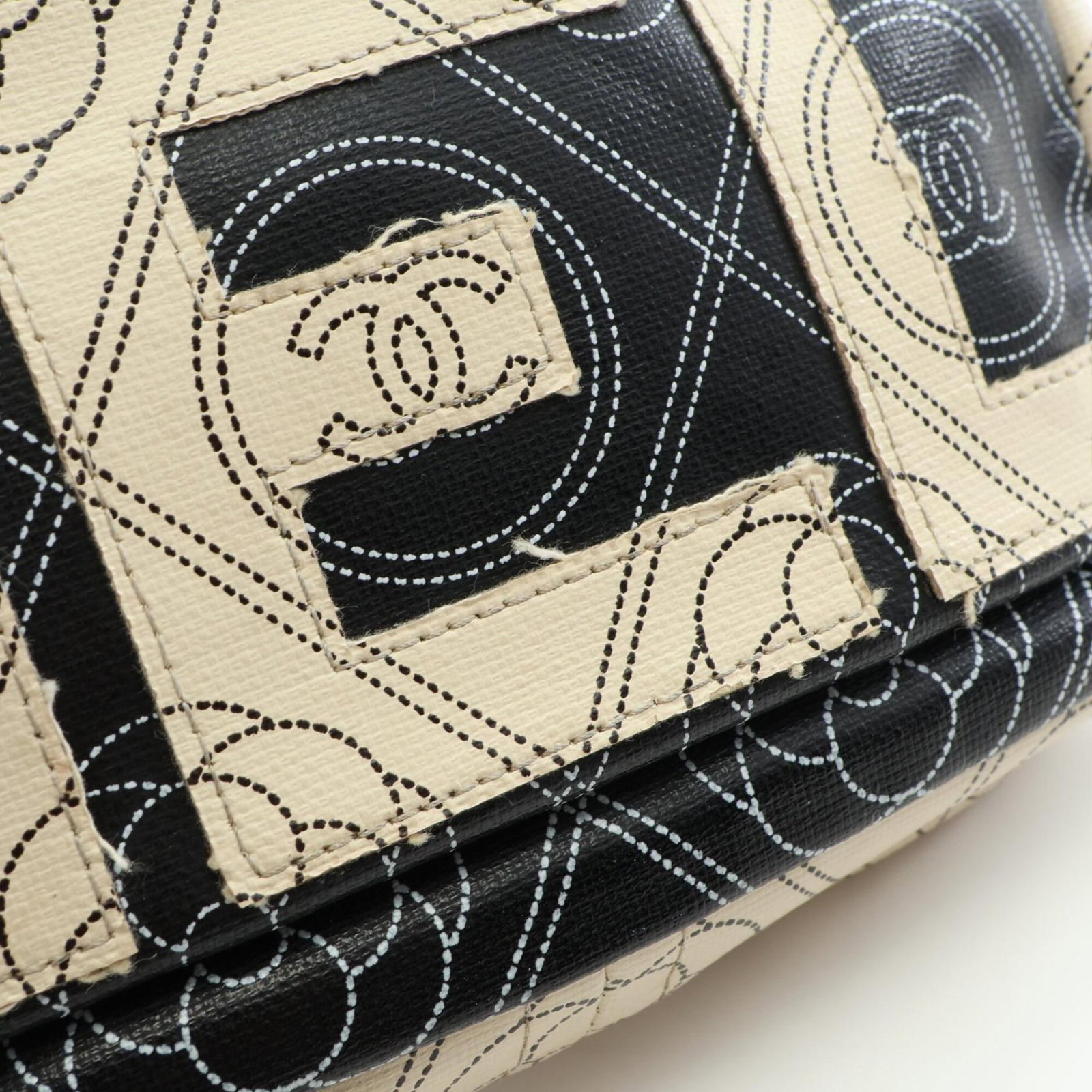 Canvas Coated Pouch Chanel - 11