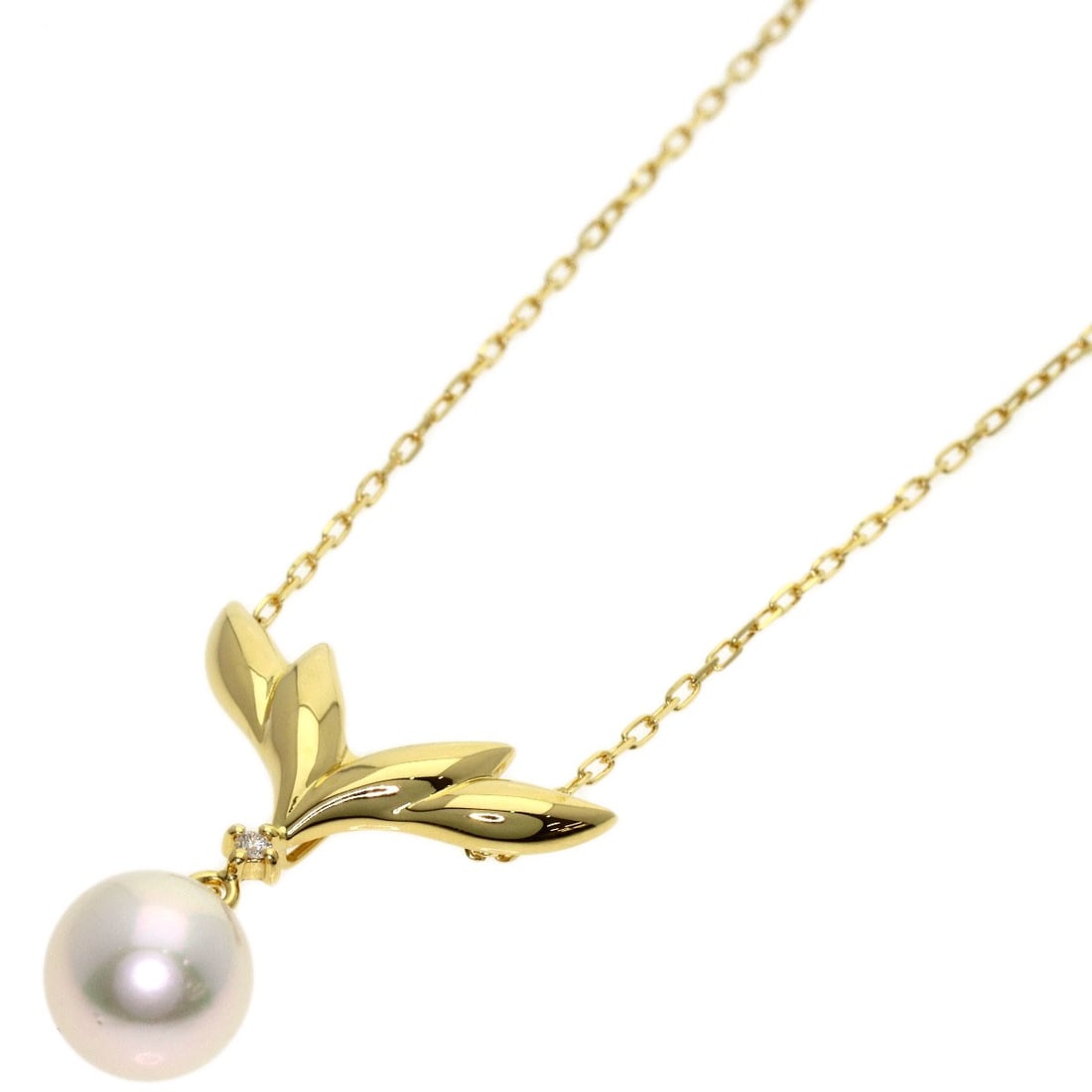 Mikimoto K18 Yellow Gold Pearl Diamond Necklace: Mikimoto K18 Yellow Gold Pearl Diamond Necklace K18 Yellow Gold Pearl Diamond Necklace boasts a striking combination of 18k gold and a luminous pearl, set in a elegant necklace design. The necklace's