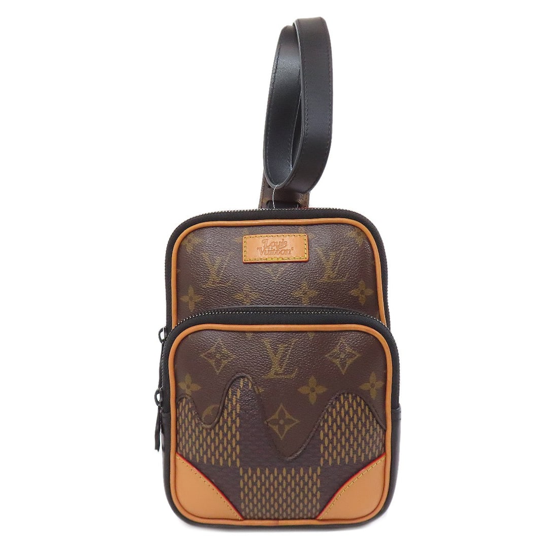 Louis Vuitton Damier Giant Sling Bag Body Amazon Monogram Canvas: Louis Vuitton Damier Giant Sling Bag Body Amazon Monogram Canvas Brown Monogram Canvas Body Bag with Signature. This Louis Vuitton Damier Giant Sling Bag features a classic body style with a