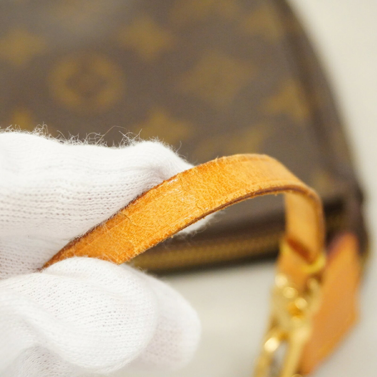 Louis Vuitton Pouch - 7