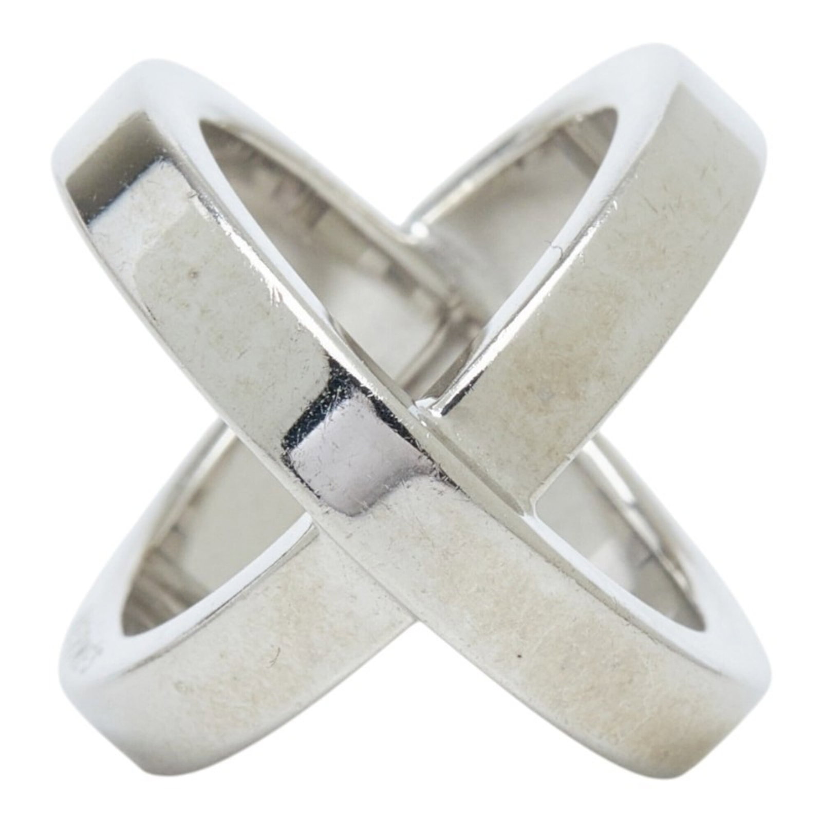 Ring Scarf Metal Hermes: Ring Scarf Metal Hermes Silver metal Ring Scarf by Hermes, featuring a distinctive design that showcases the brand's signature style. This scarf ring is crafted from metal and comes in a sleek silver 