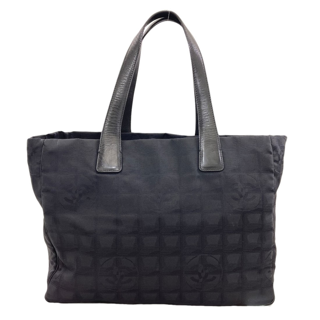 Chanel New Travel Line Mm Goldhardware Tote Bag Nylon: Chanel New Travel Line Mm Goldhardware Tote Bag Nylon Black Nylon Tote Bag with Gold Hardware from CHANEL's New Travel Line. This stylish tote features a sleek black exterior and gold hardware