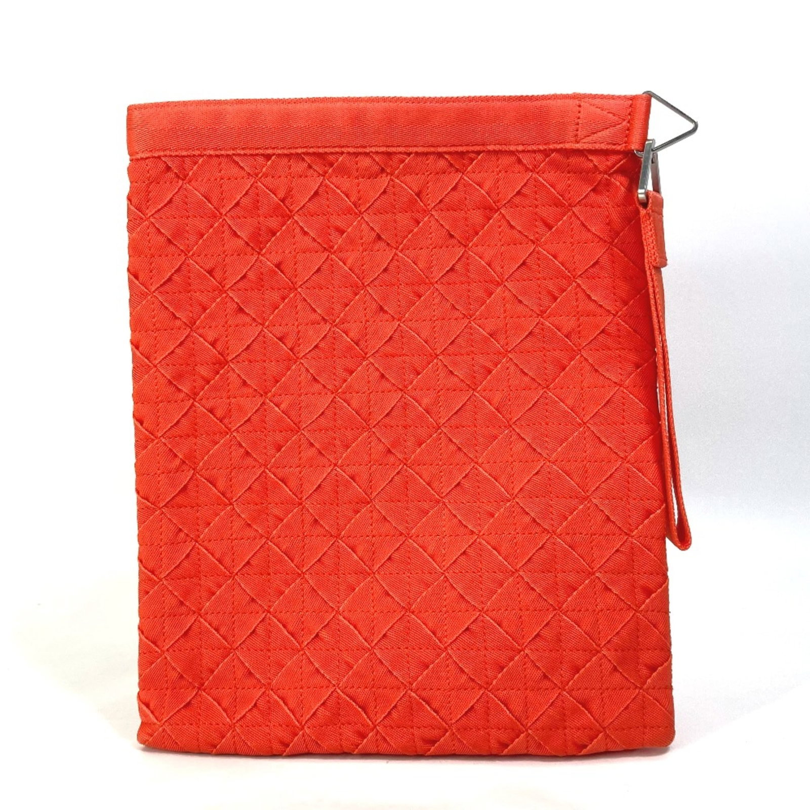 Clutch Bag Other Bottega Veneta: Clutch Bag Other Bottega Veneta Orange Bottega Veneta clutch bag with a unique design, measuring 28.5cm x 35cm and 11.2cm x 13.8cm. This stylish accessory features a distinctive color that adds a pop