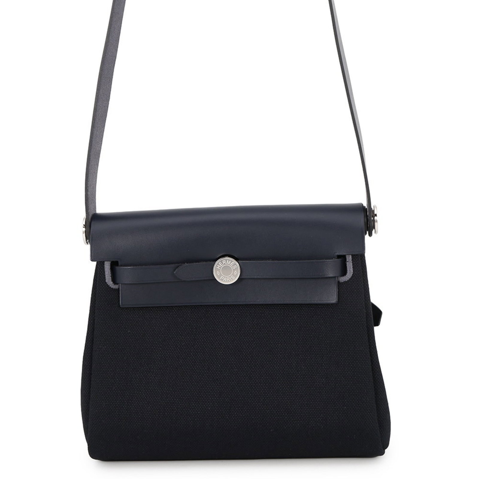 Handbag Hermes Vache Leather Shoulder: Handbag Hermes Vache Leather Shoulder Vache leather gives this black shoulder bag a sleek, sophisticated look. The 104cm strap length and 17.5cm x 20cm x 7.5cm dimensions make it a versatile and