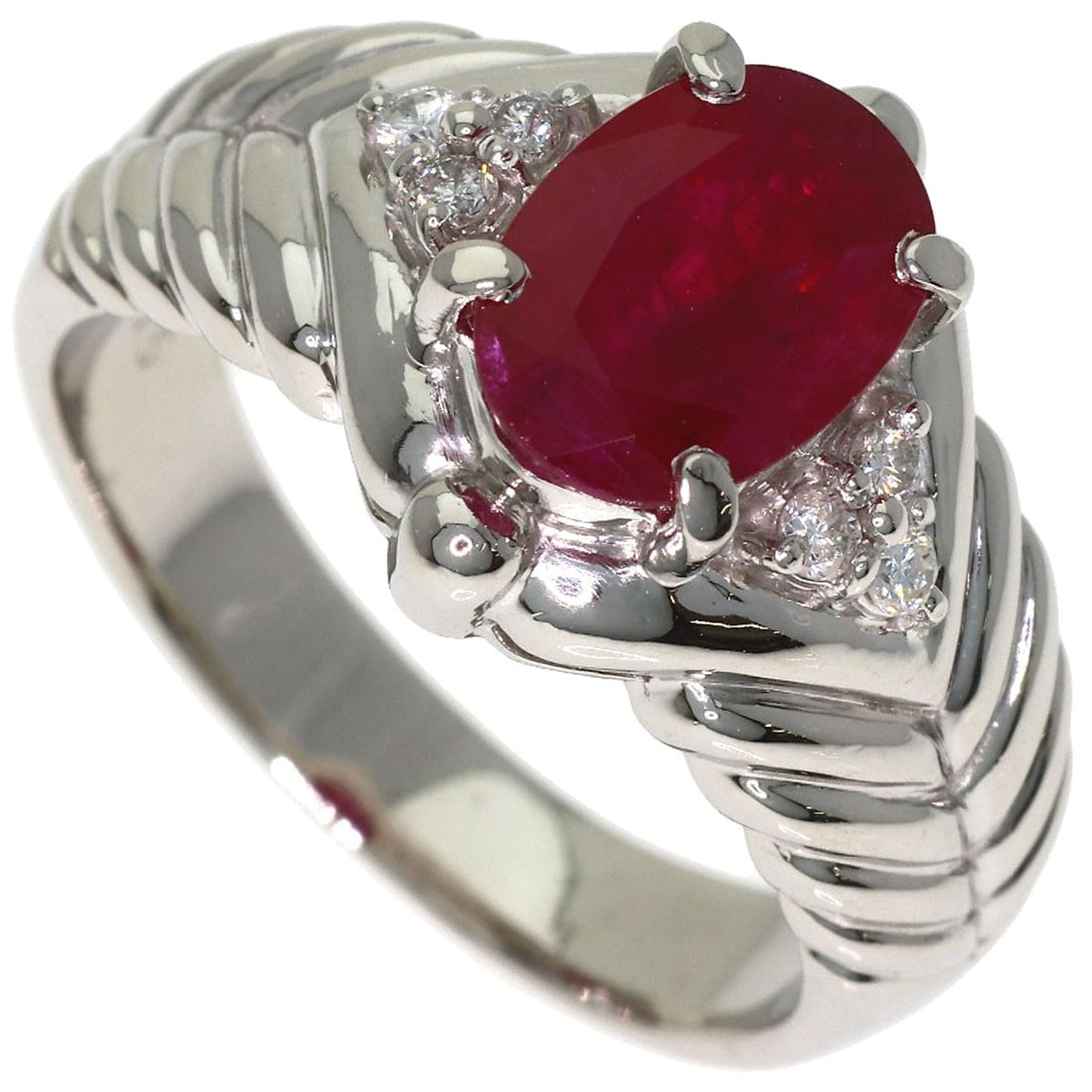 2.33Ct Ruby Diamond Ring Platinum Pt900 11.92G: 2.33Ct Ruby Diamond Ring Platinum Pt900 11.92G The 2.33ct Ruby Diamond Ring Platinum Pt900 11.92G boasts a striking silver-toned platinum setting, showcasing a beautiful 2.33ct ruby diamond as its cen