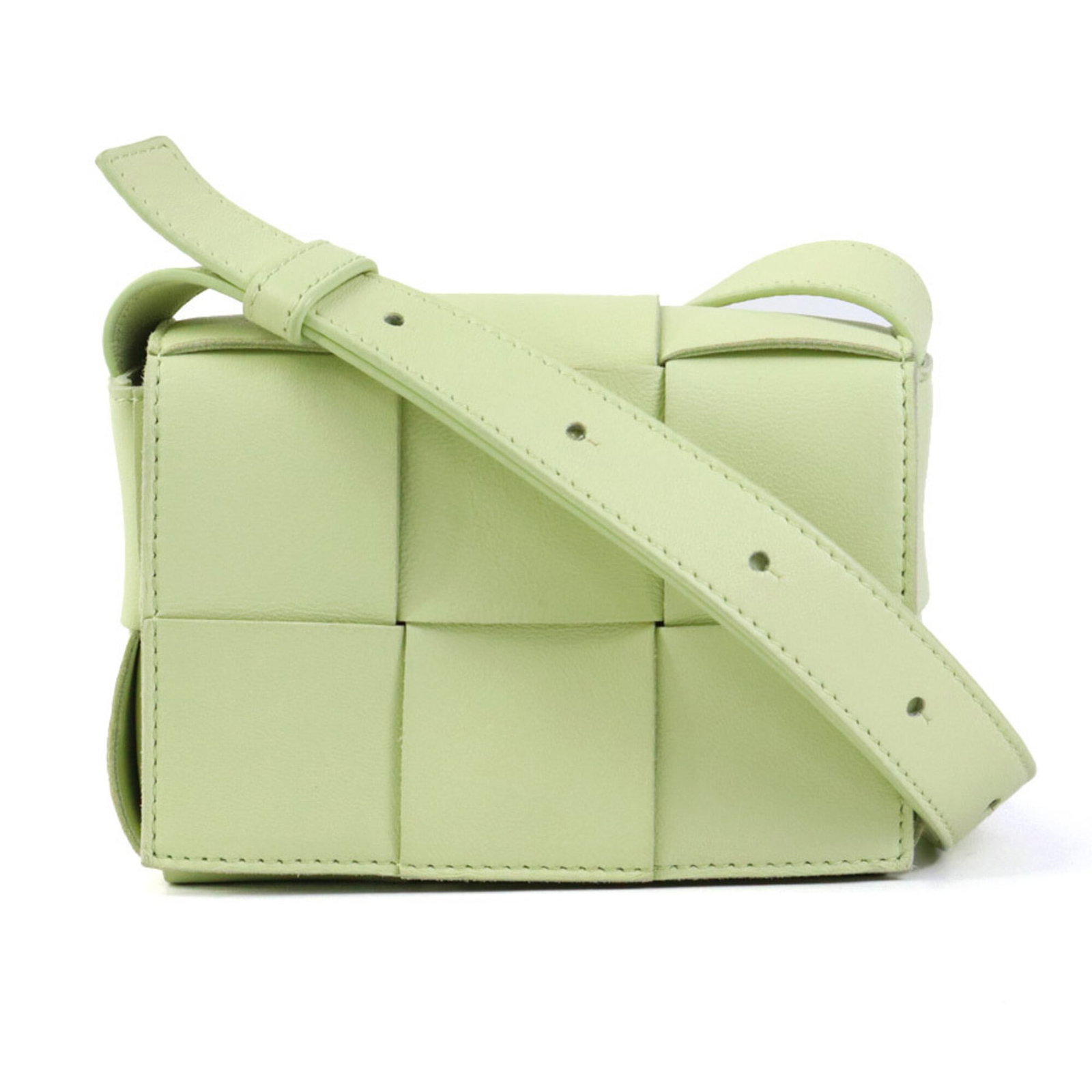 Bottega Veneta Shoulder Bag Leather: Bottega Veneta Shoulder Bag Leather Bottega Veneta's iconic shoulder bag is crafted from high-quality leather, featuring a vibrant yellow color that adds a pop of personality to any outfit. Measuring