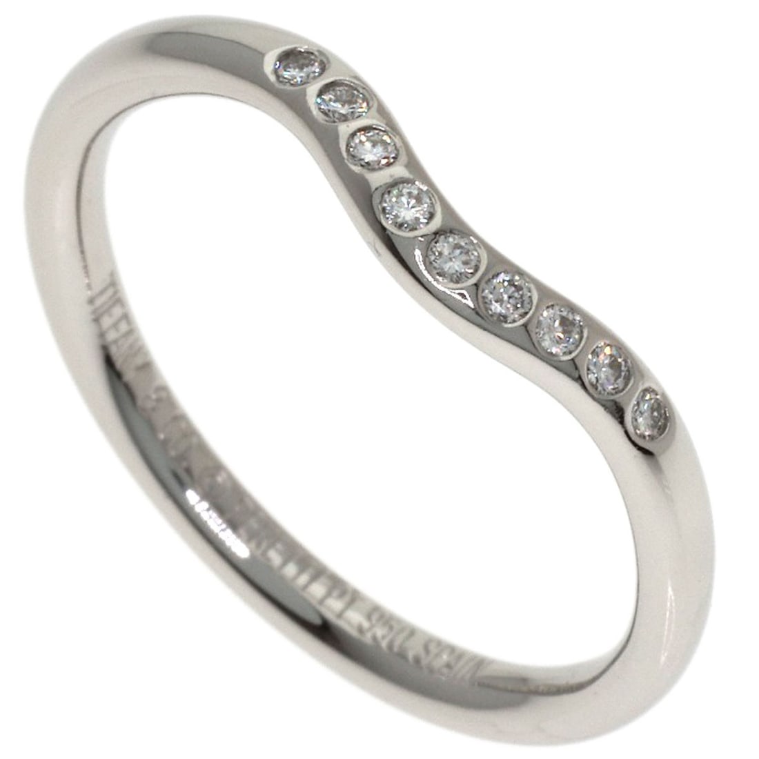 Tiffany&Co. Curved Band Diamond Ring Platinum Pt950: Tiffany&Co. Curved Band Diamond Ring Platinum Pt950 Tiffany&Co.'s Curved Band Diamond Ring is a striking piece featuring a diamond main stone set in platinum. The ring's curved band adds a touch of el