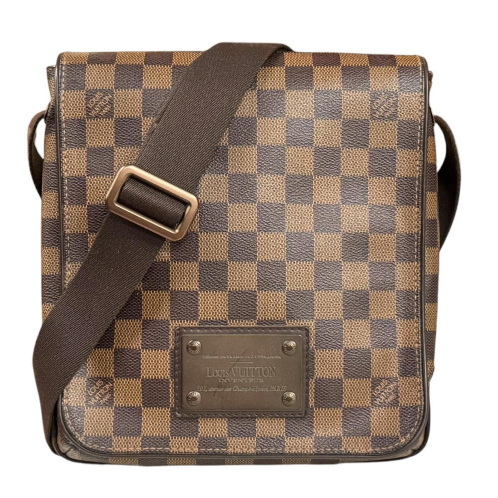 Canvas Damier Handbag Shoulder Vuitton Louis: Canvas Damier Handbag Shoulder Vuitton Louis Damier canvas gives this shoulder bag a unique, iconic look. Made from high-quality Damier canvas, the bag's brown color and classic design make it a timel