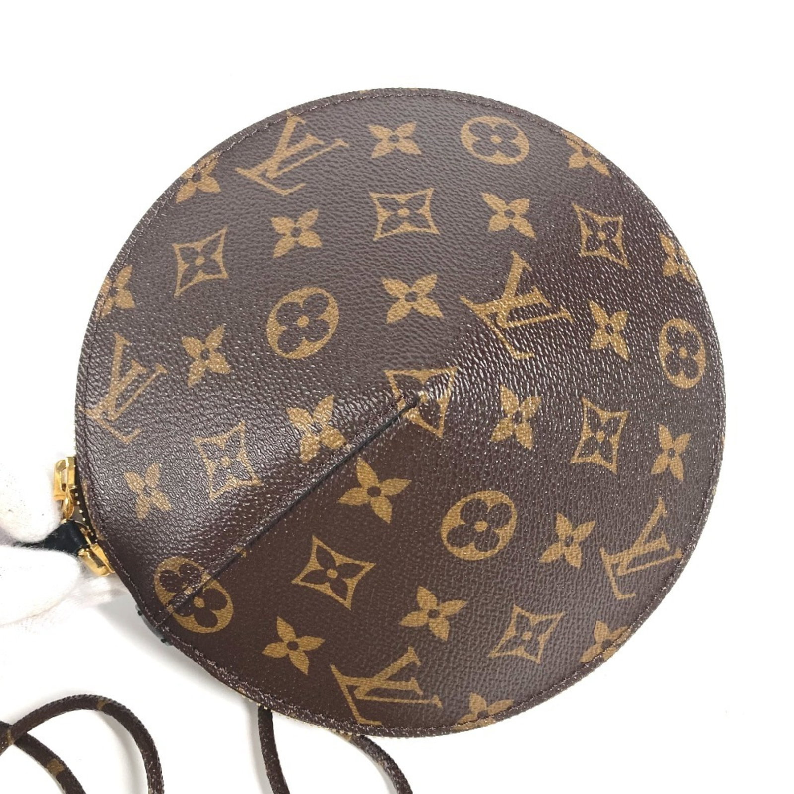 Louis Vuitton Handbag Pouch Shoulder Bag Monogram: Louis Vuitton Handbag Pouch Shoulder Bag Monogram The Louis Vuitton Handbag Pouch Shoulder Bag Monogram is a stylish and functional accessory, featuring the iconic monogram pattern in rich brown. This