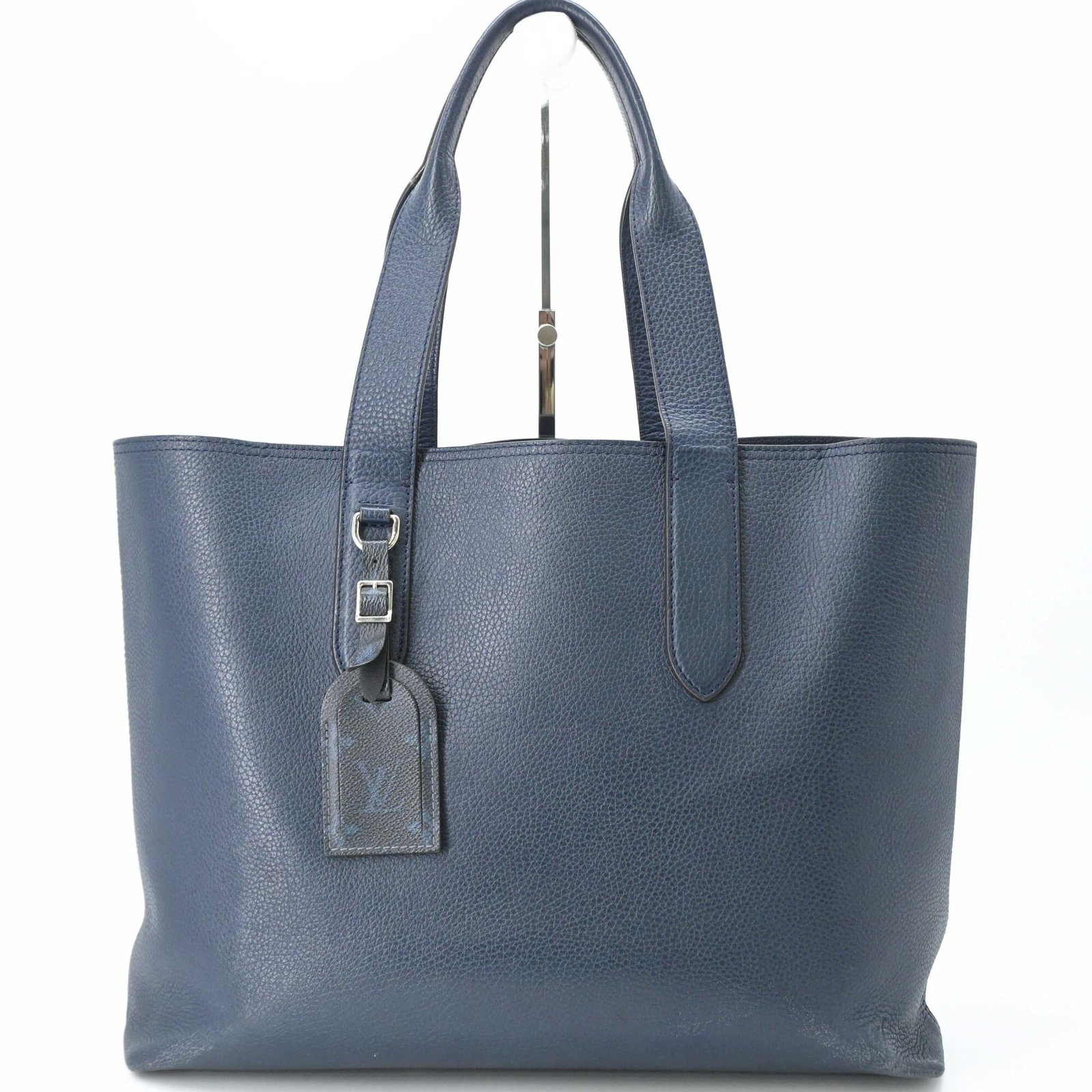 Tote Bag Louis Vuitton: Tote Bag Louis Vuitton Navy Louis Vuitton tote bag with classic design, measuring 12cm x 41cm x 30cm, perfect for everyday use. Made from high-quality materials, this stylish bag features the iconic L