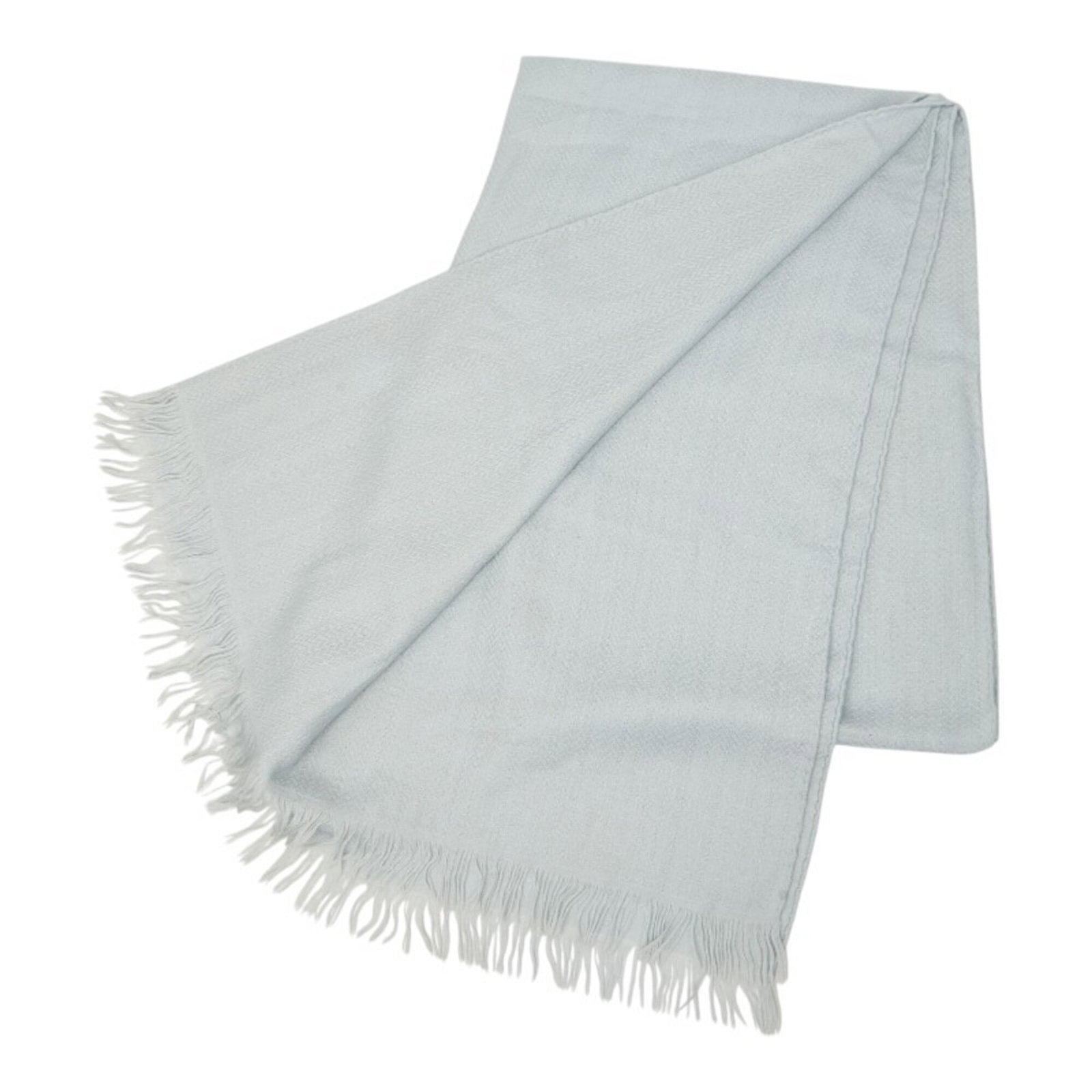 Cashmere Silk Scarf Hermes: Cashmere Silk Scarf Hermes Blue Cashmere Silk Scarf from Hermes measures 2.24m x 63cm, combining the luxurious softness of cashmere with the elegance of silk. This iconic scarf is a staple of the Herm