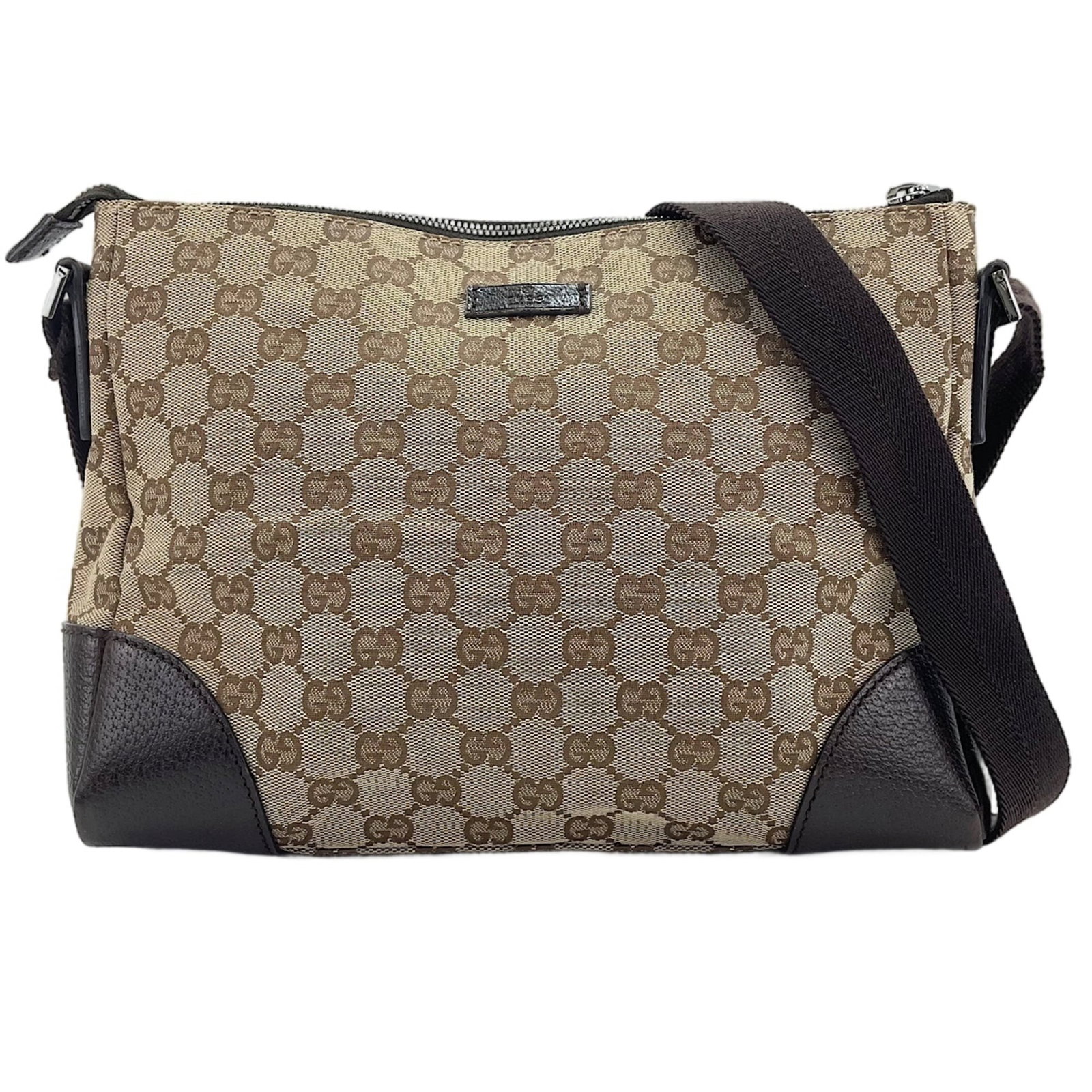 Shoulder Bag: Shoulder Bag The Gucci shoulder bag boasts a timeless design with clean lines and a classic beige hue. Measuring 22cm x 28cm x 8cm, this stylish bag is perfectly sized for everyday use. Its elegant pr