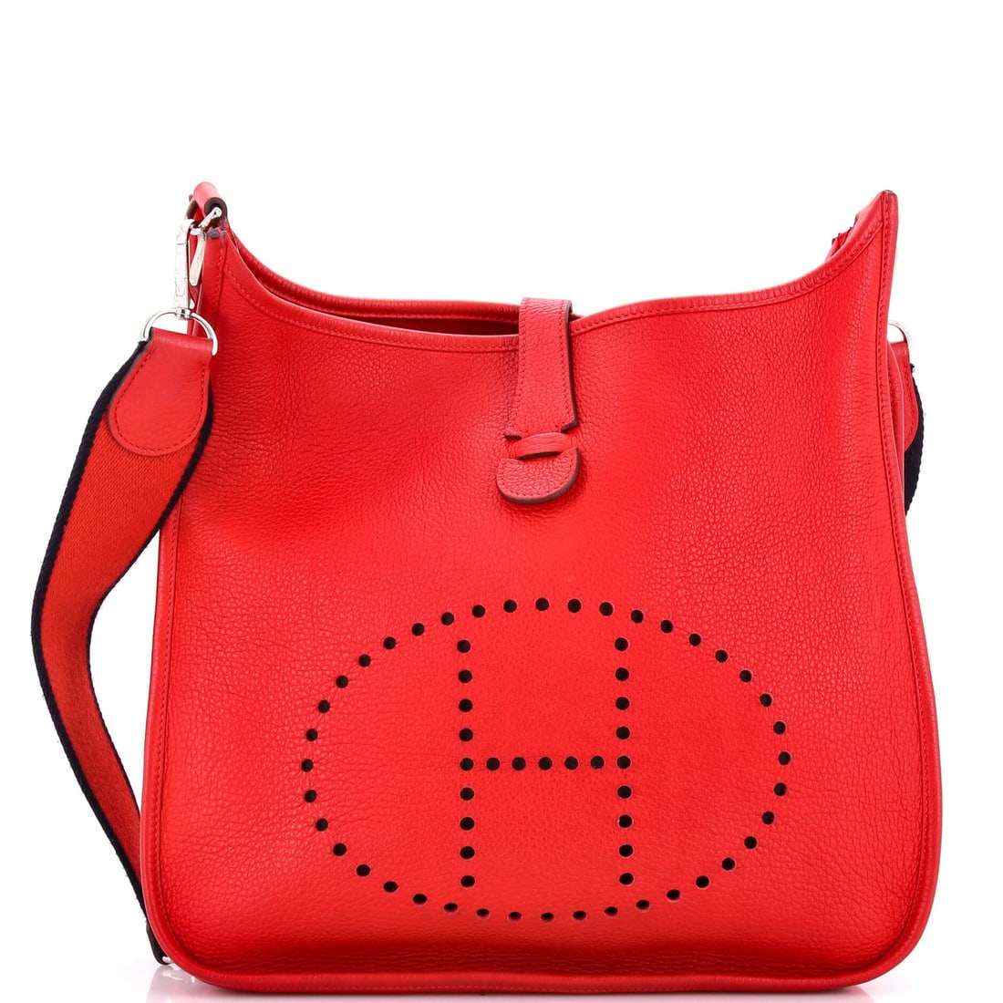 Hermes Gen III Evelyne Bag Clemence: Hermes Gen III Evelyne Bag Clemence The Herm?s Gen III Evelyne Bag Clemence is a stunning red cross body bag made from high-quality leather. With its classic design and Palladium hardware, this bag