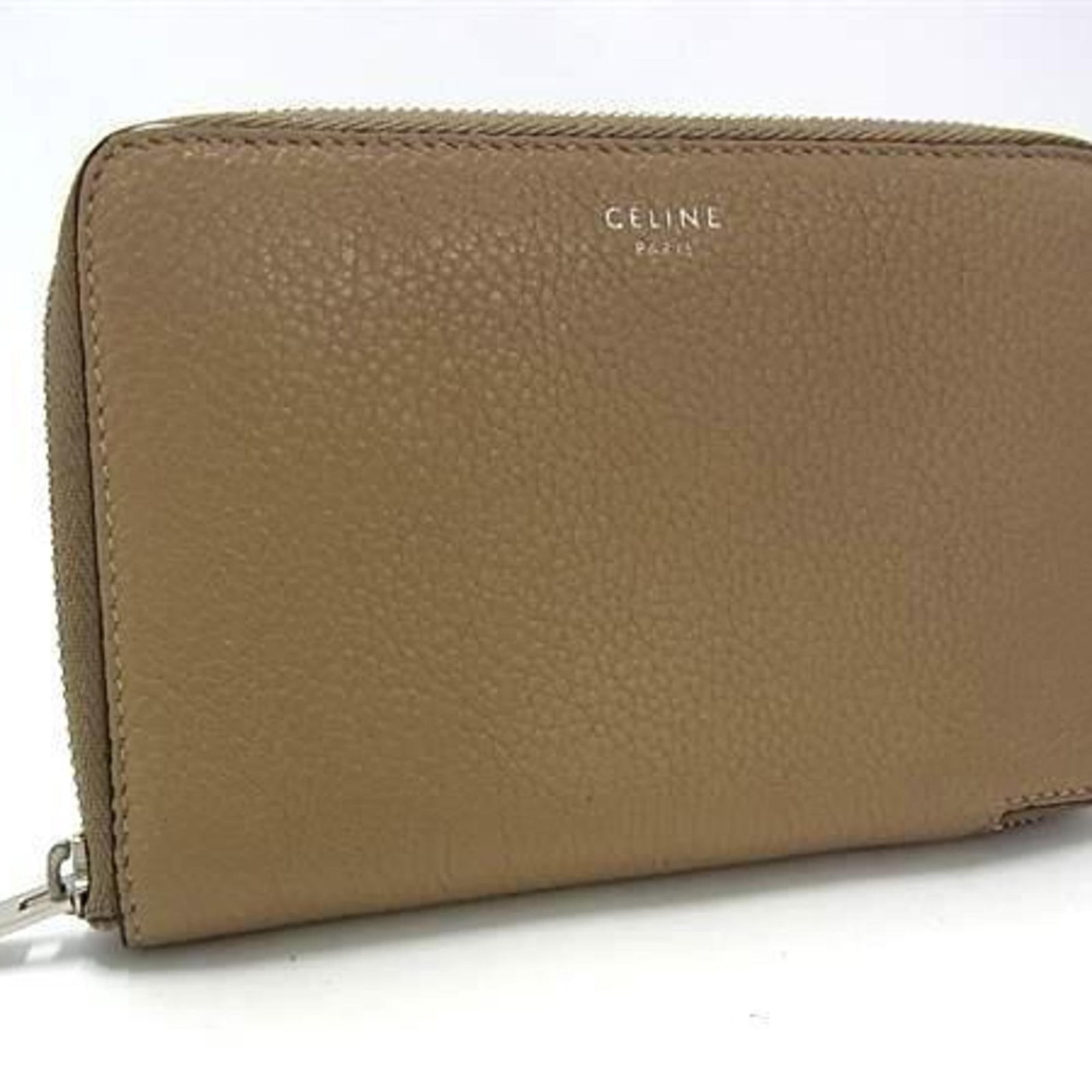 Celine Wallet (Bi-Fold) Leather: Celine Wallet (Bi-Fold) Leather Beautiful beige and red bi-fold leather wallet from Celine, crafted in Italy with a classic design and sleek dimensions. The wallet's simple yet elegant style makes it 