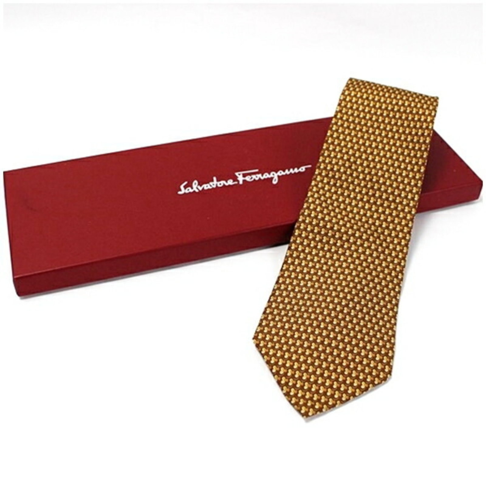 Ferragamo Salvatore Silk Cravat: Ferragamo Salvatore Silk Cravat Silk cravat with a classic beige color and elegant design, crafted from high-quality silk fabric. The 9.5cm wide cravat is presented in a luxurious box, making it a sty