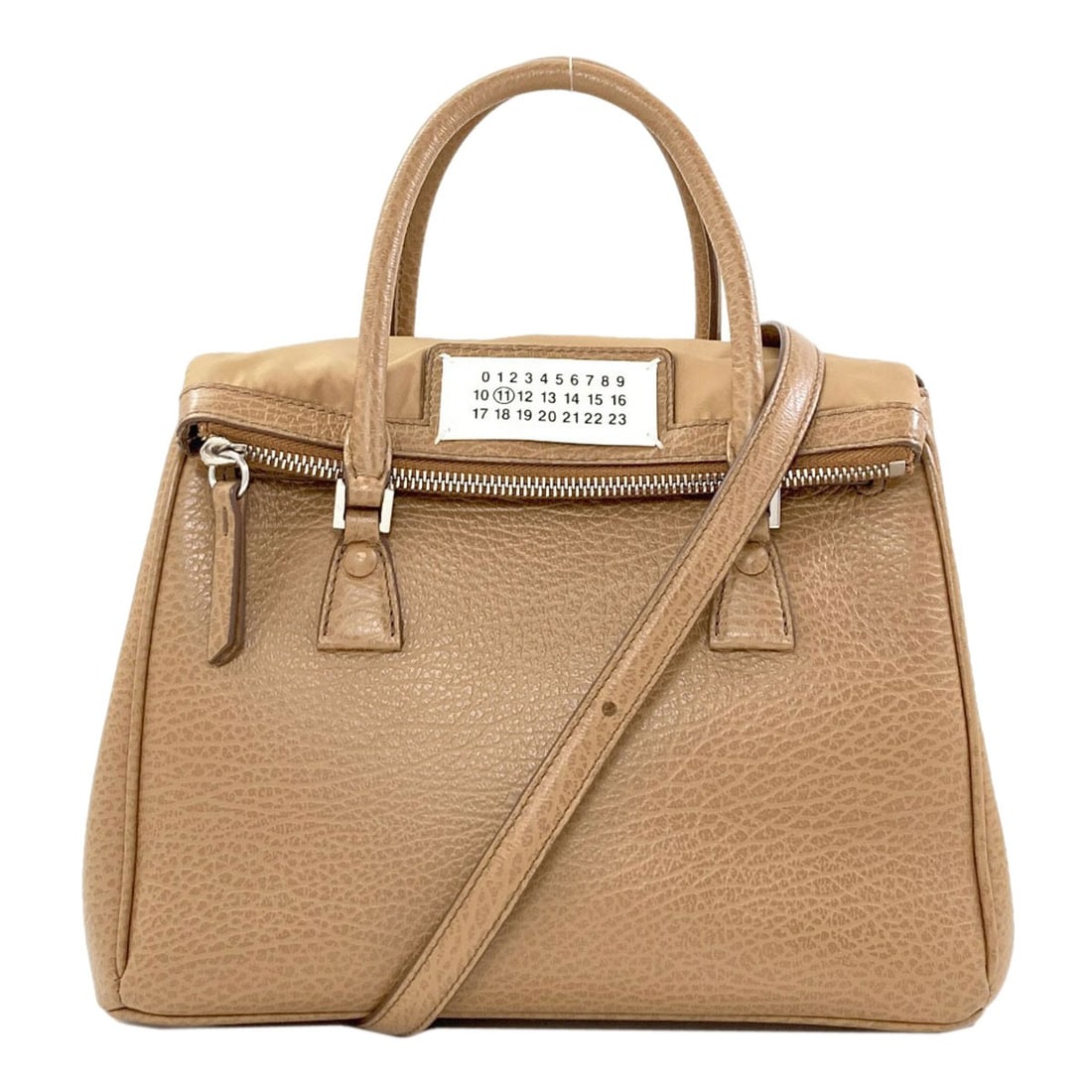 Maisonmargiela 5Ac 2Way Handbag Calf: Maisonmargiela 5Ac 2Way Handbag Calf The Maison Margiela 5Ac 2Way Handbag is a stylish and versatile accessory, featuring a rich brown calf exterior and a sleek, open closure. Measuring 7.5 inches in