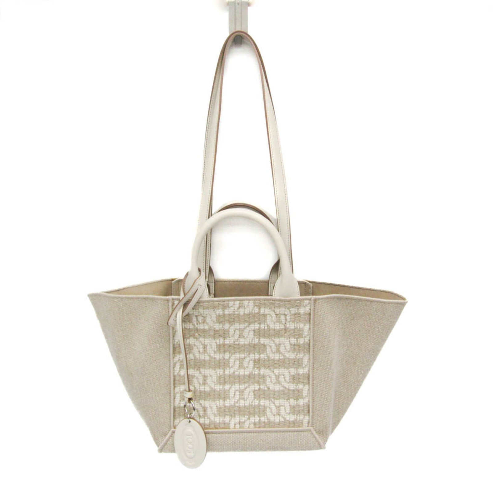 Linen Cotton Handbag Tote Tod's: Linen Cotton Handbag Tote Tod's Linen and cotton blend in a light beige and white double-handle shopping bag, perfect for everyday use, features a button closure, inner pouch, and a stylish design. Th