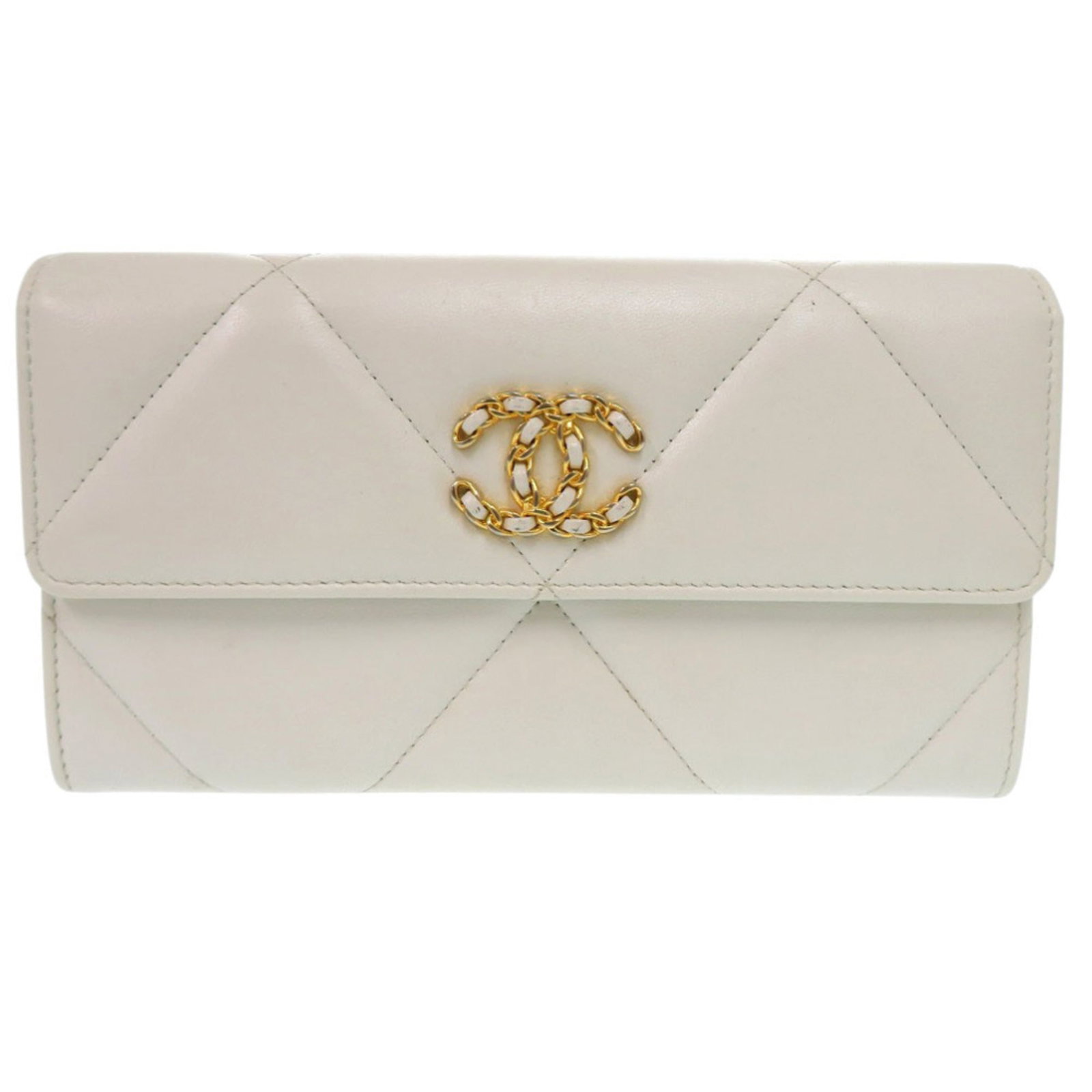 Long Wallet Tri Fold Leather Chanel: Long Wallet Tri Fold Leather Chanel Tri-fold leather wallet from Chanel, crafted from lambskin, features a crisp white finish and classic design. Measuring 11cm x 19.5cm x 2.5cm, this long wallet is