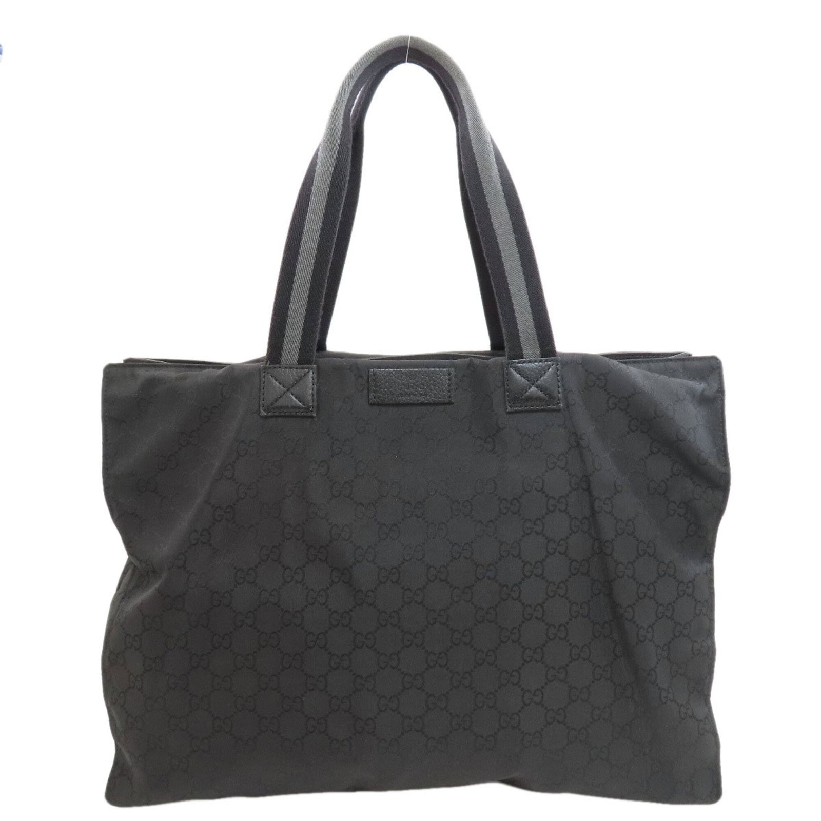 Tote Bag Nylon Gucci: Tote Bag Nylon Gucci Nylon tote bag from Gucci, featuring a black color and dimensions of 31cm x 42cm x 12.5cm. Made from high-quality nylon material, this bag is designed with a classic style and