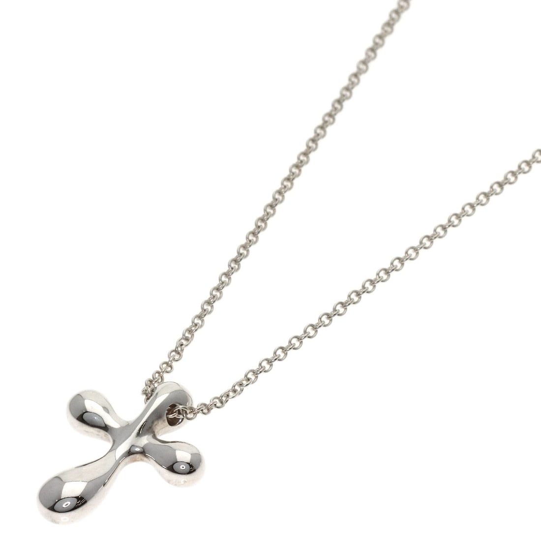 Tiffany&Co. Small Cross Necklace Silver: Tiffany&Co. Small Cross Necklace Silver Tiffany&Co.'s small cross necklace is a delicate silver piece, featuring a signature from the renowned brand. This 15.7-inch long necklace showcases the