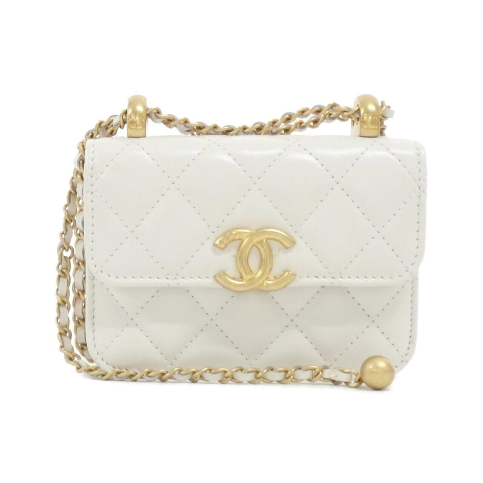 Coin purse in leather case: Coin purse in leather case The Chanel MPN AP2290 coin purse is crafted from high-quality calfskin leather, featuring a sleek white finish. Measuring 9cm x 12cm x 2.5cm, this compact leather case is de