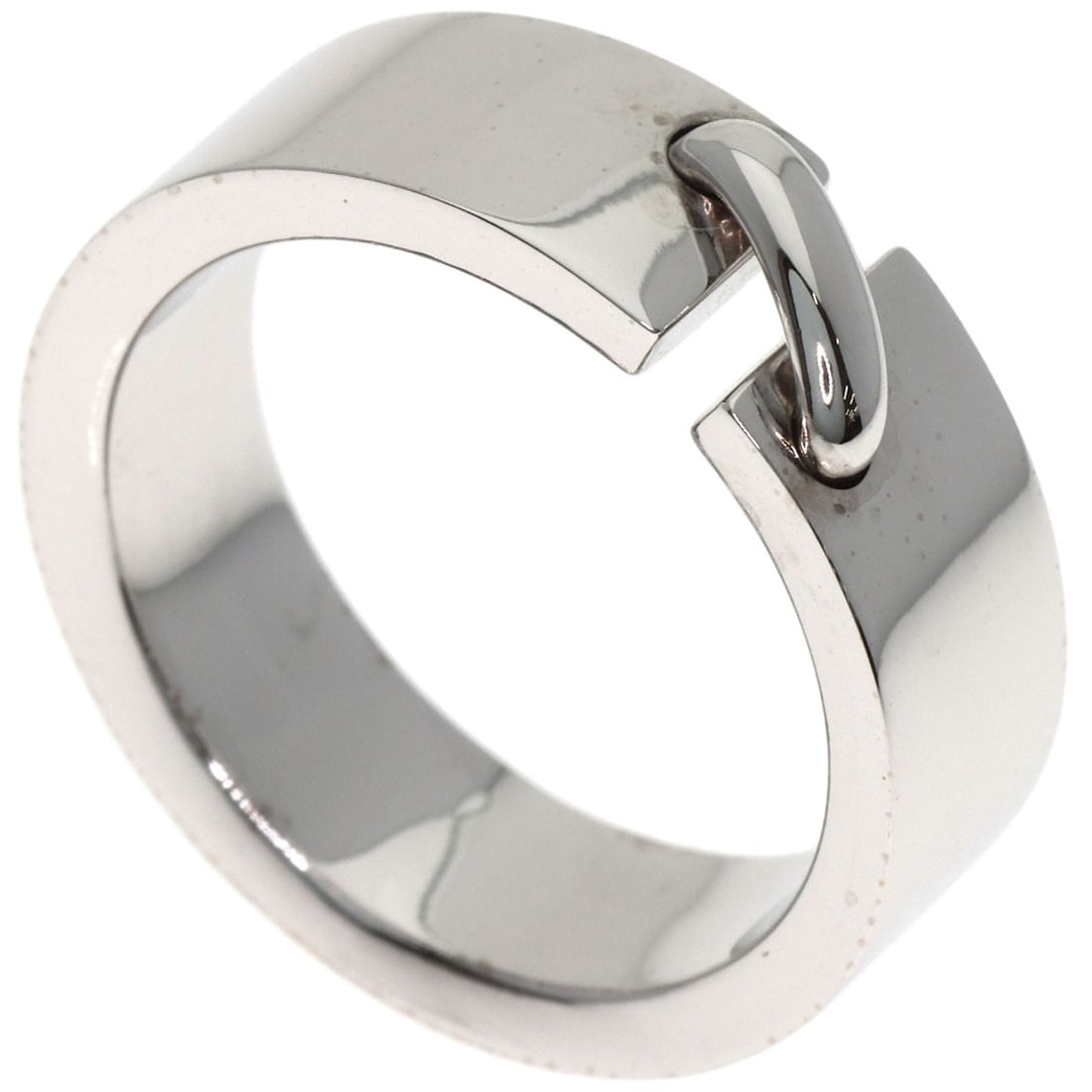 Lian Ring White Gold Chaumet K18: Lian Ring White Gold Chaumet K18 Chaumet's K18 White Gold Lian Ring is a sleek and sophisticated piece, featuring a striking silver metal exterior and a hallmark of the renowned French jeweler. This