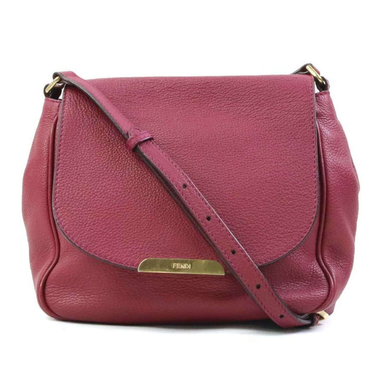 Shoulder Bag Leather: Shoulder Bag Leather The Fendi Country shoulder bag is crafted from high-quality leather, featuring a classic design with a Bordeaux color and gold hardware. Measuring 20cm x 22cm x 10cm, this