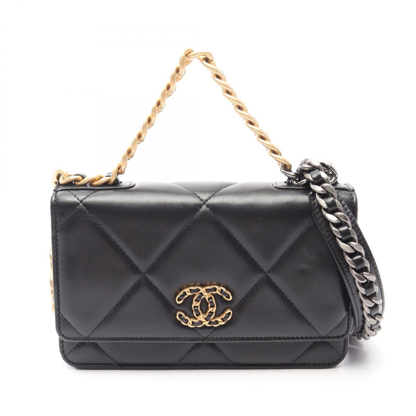 Shoulder Bag Leather Handbag Chanel: Shoulder Bag Leather Handbag Chanel Black lambskin leather shoulder bag from Chanel, measuring 12cm x 19cm x 3cm. This stylish handbag features a classic design with a timeless black color that suits 