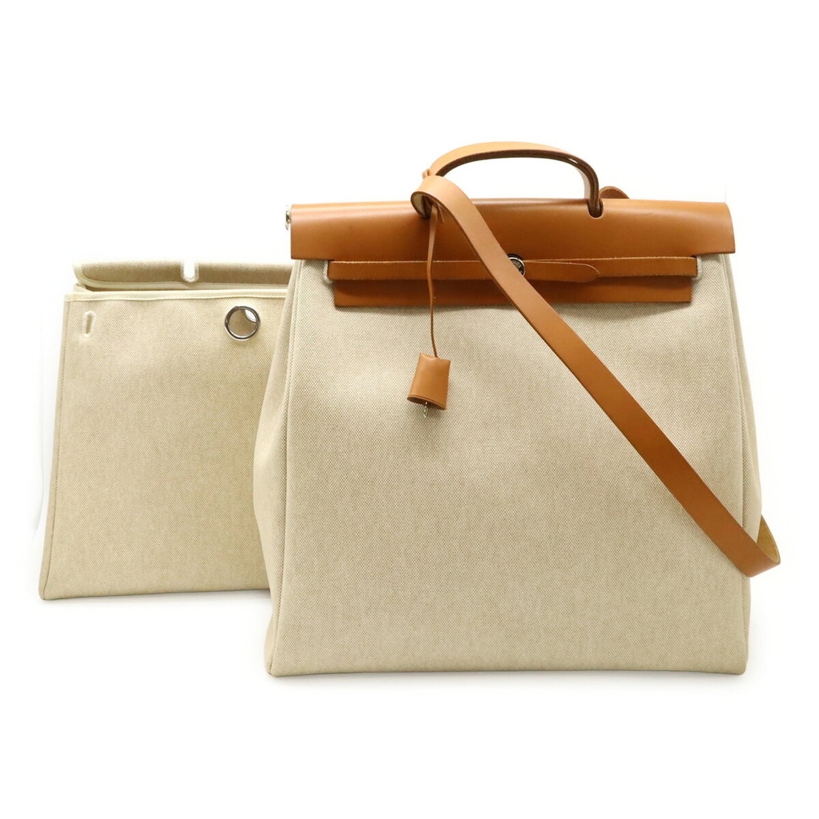 Hermes Handbag Shoulder Bag Toile H: Hermes Handbag Shoulder Bag Toile H Toile H shoulder bag from Hermes, featuring a natural color and classic design. This iconic handbag measures 40cm x 39cm x 13.5cm, making it a stylish and