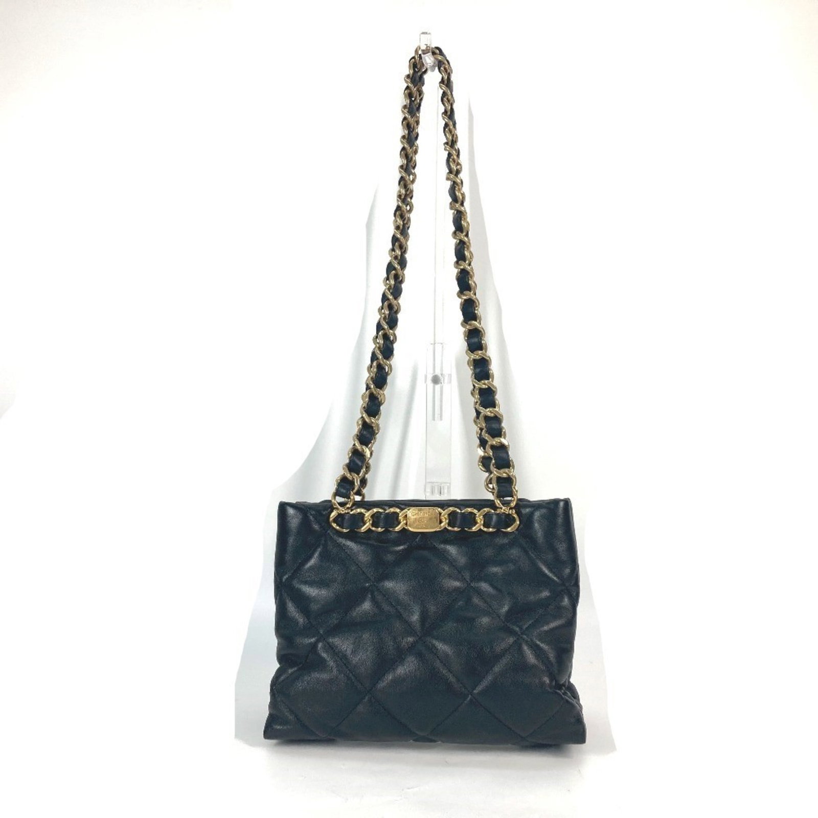 Shoulder Bag Leather Chanel: Shoulder Bag Leather Chanel This luxurious shoulder bag is crafted from high-quality lambskin leather, featuring a sleek and sophisticated design. The black color adds a touch of elegance, while the i