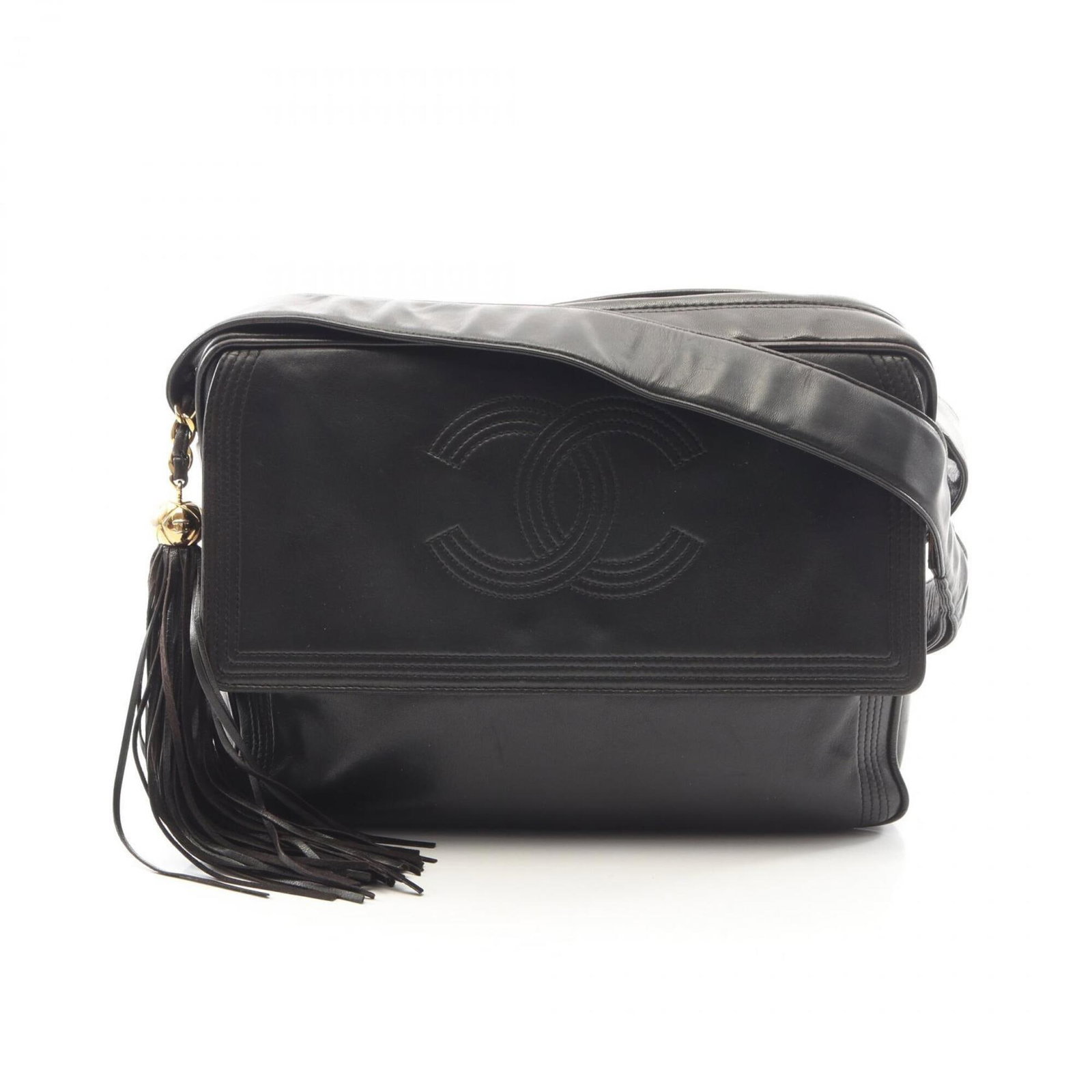 Shoulder Bag Leather Chanel: Shoulder Bag Leather Chanel Black lambskin leather shoulder bag with a sleek design, measuring 20cm x 27cm x 7cm. This stylish bag features high-quality leather construction, perfect for everyday