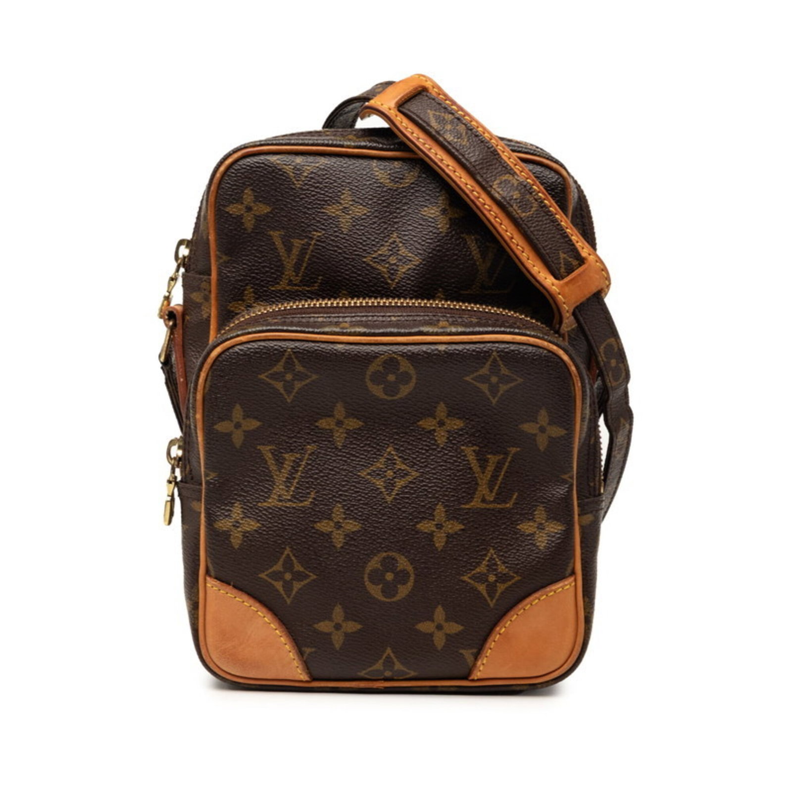 PVC Leather Louis Vuitton Shoulder Bag: PVC Leather Louis Vuitton Shoulder Bag PVC Leather Louis Vuitton Shoulder Bag, a unique blend of materials, features a distinctive brown color and a compact size, measuring 21cm x 14.5cm x 8.5cm. The