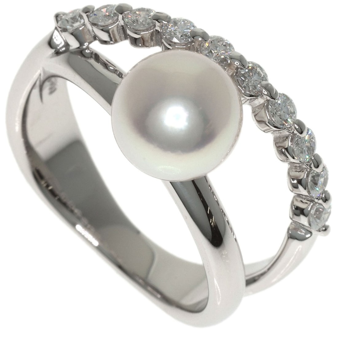 Platinum Pt900 Ring Diamond Pearl Tasaki: Platinum Pt900 Ring Diamond Pearl Tasaki Platinum Pt900 Ring Diamond Pearl Tasaki features a stunning silver-toned platinum setting, showcasing a 0.31ct D color pearl as the main stone, set in a