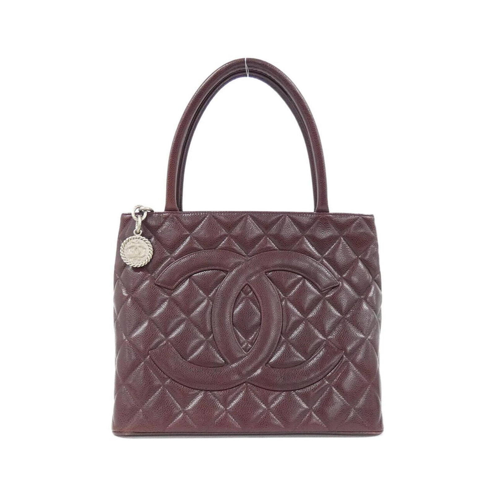 Calfskin Handbag Chanel: Calfskin Handbag Chanel Grained Calfskin Handbag in Bordeaux. This Chanel handbag features a classic design with a 25cm x 30cm x 14cm size and silver hardware, crafted from high-quality grained