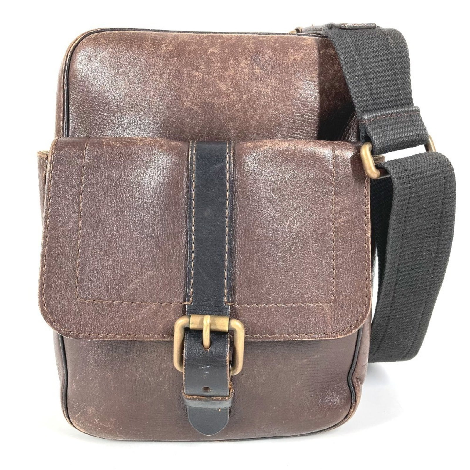 Shoulder Bag Louis Vuitton Pochette Utah Leather: Shoulder Bag Louis Vuitton Pochette Utah Leather The Louis Vuitton Pochette Utah Leather Shoulder Bag is a stylish and compact accessory made from high-quality Utah leather. Measuring 23.5cm x 18.5cm