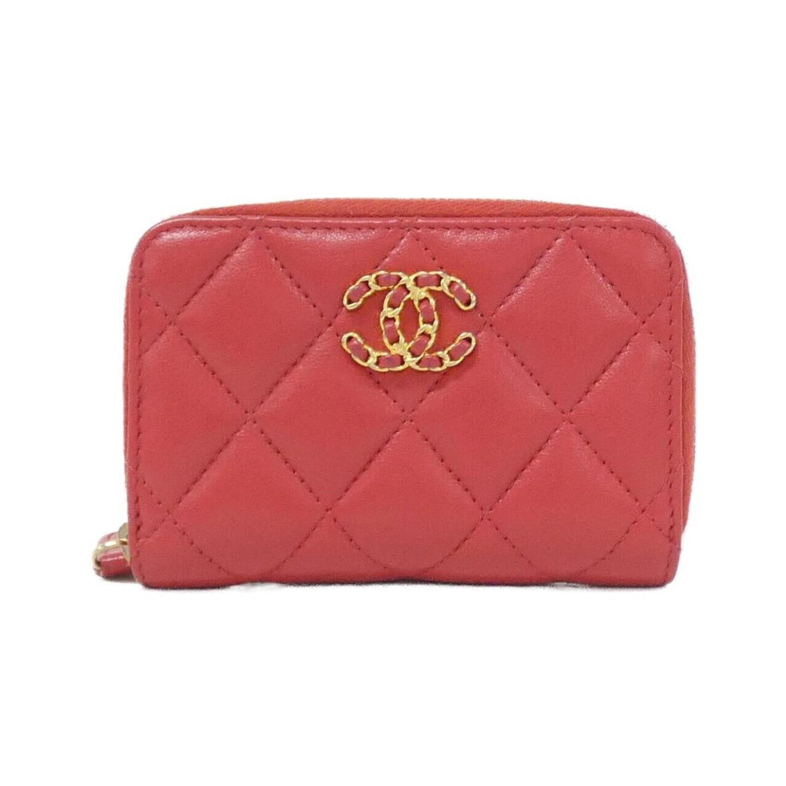 Coin purse in leather case: Coin purse in leather case This luxurious leather coin purse is crafted from high-quality lambskin in a striking red color. Measuring 7.5cm x 11cm x 2cm, it features a sleek design that fits perfectly