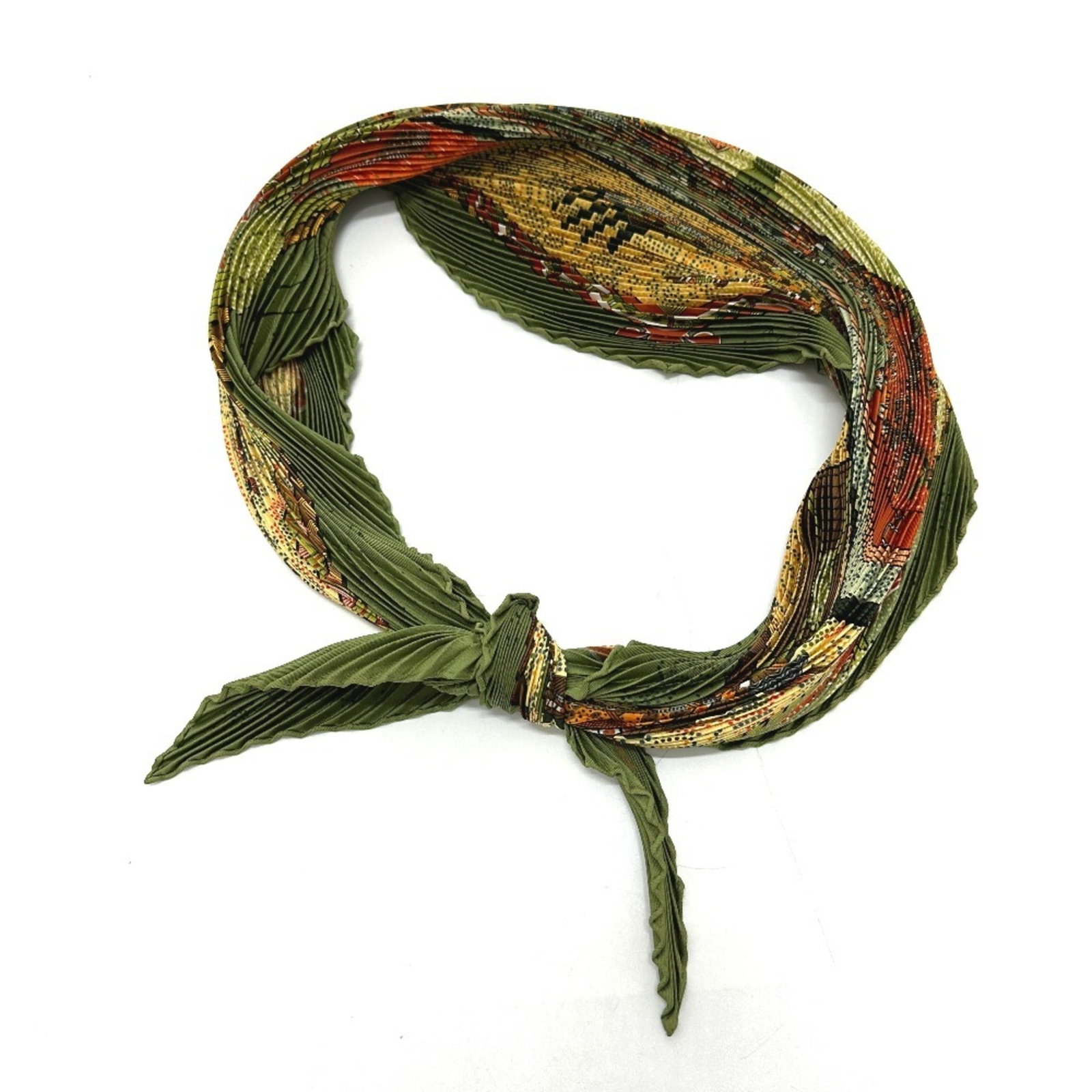 Silk Hermes Scarf: Silk Hermes Scarf Silk from Australia, this 46cm x 1.3m Pleated Scarf from the Hermes line features a vibrant green color and is crafted from high-quality silk. The scarf's pleated design adds a touch
