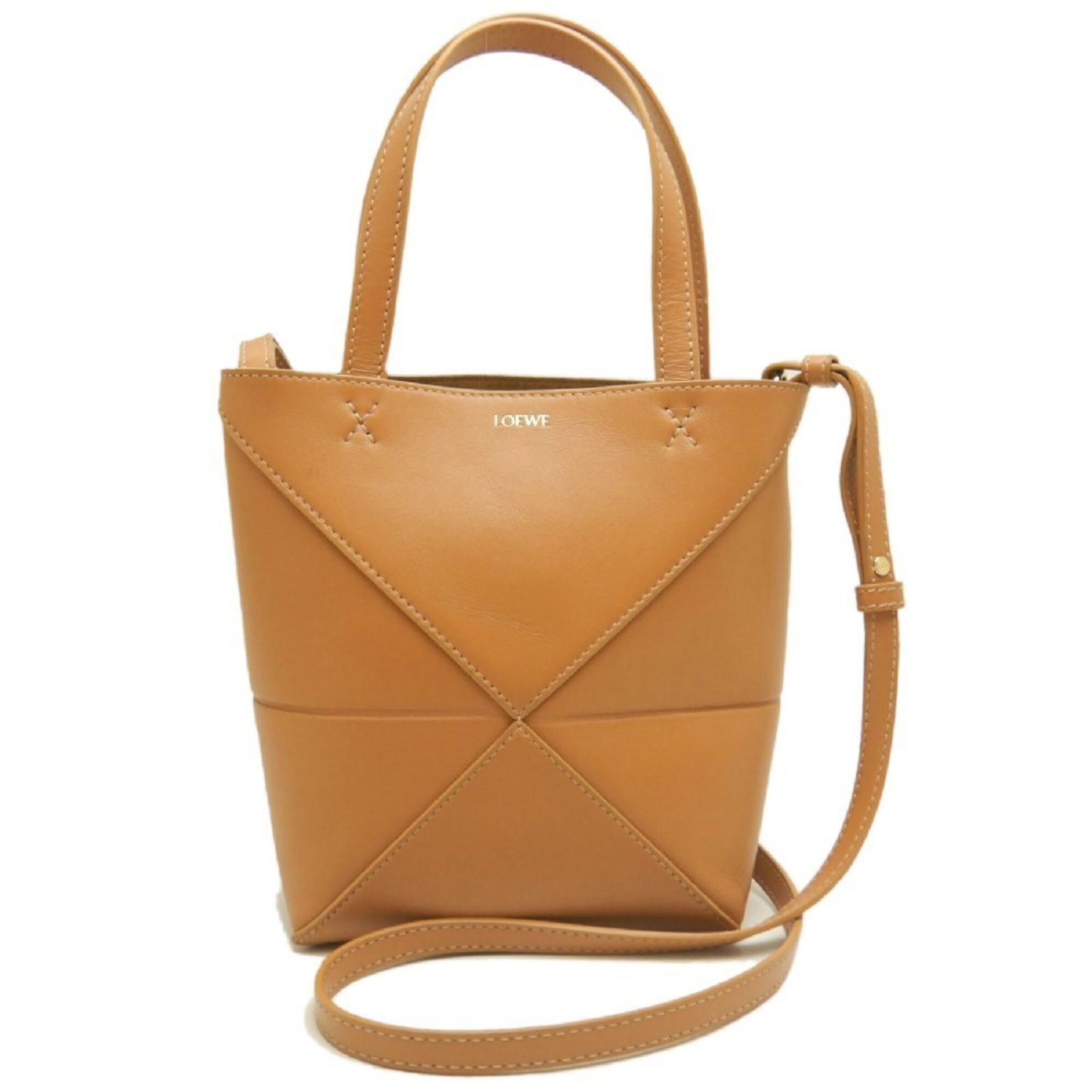 Leather tote bag Loewe: Leather tote bag Loewe Calfskin leather construction and gold hardware define this classic Loewe tote bag, offering a timeless and sophisticated design. Measuring 20cm x 16.5cm x 9cm, the bag features