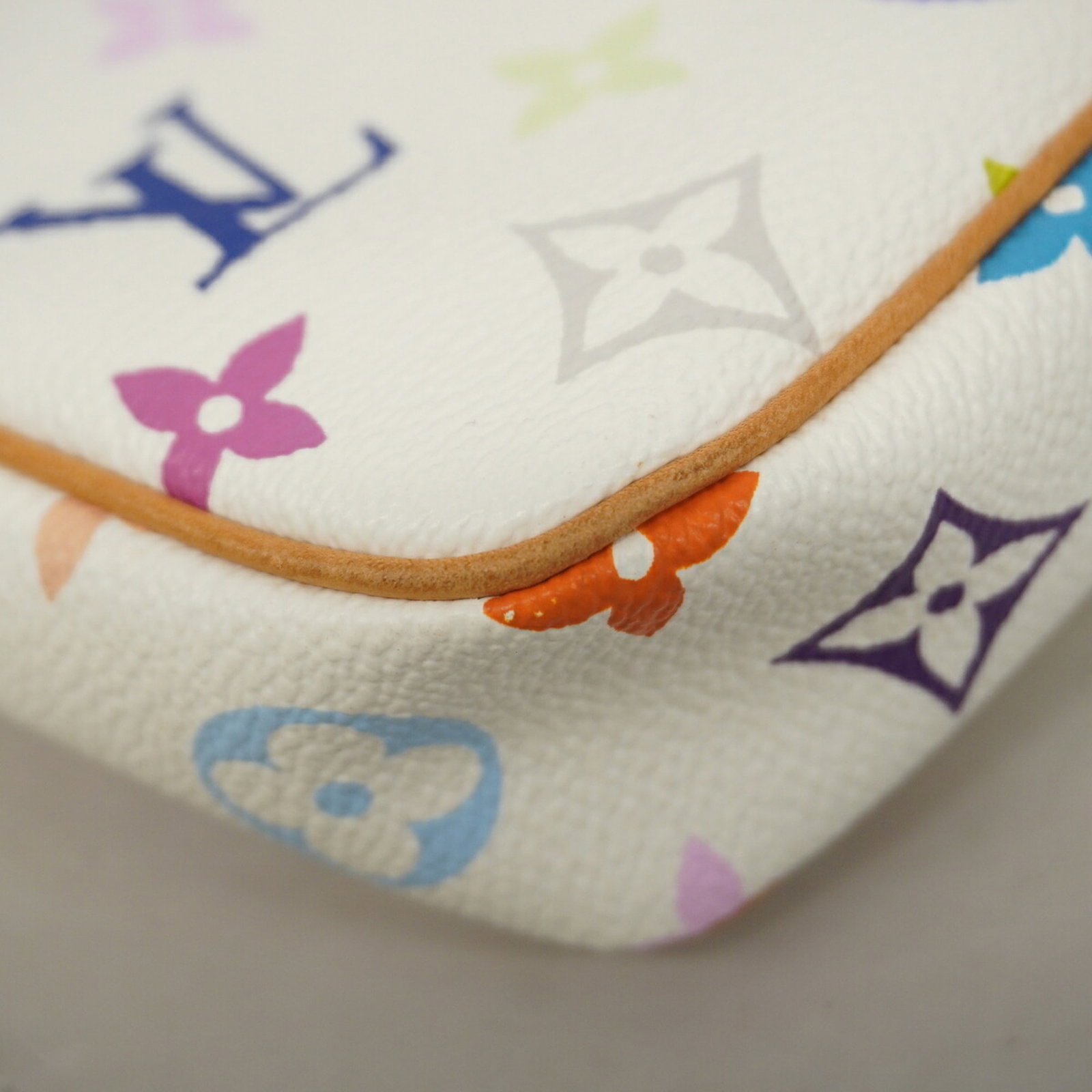 Louis Vuitton Pouch - 6