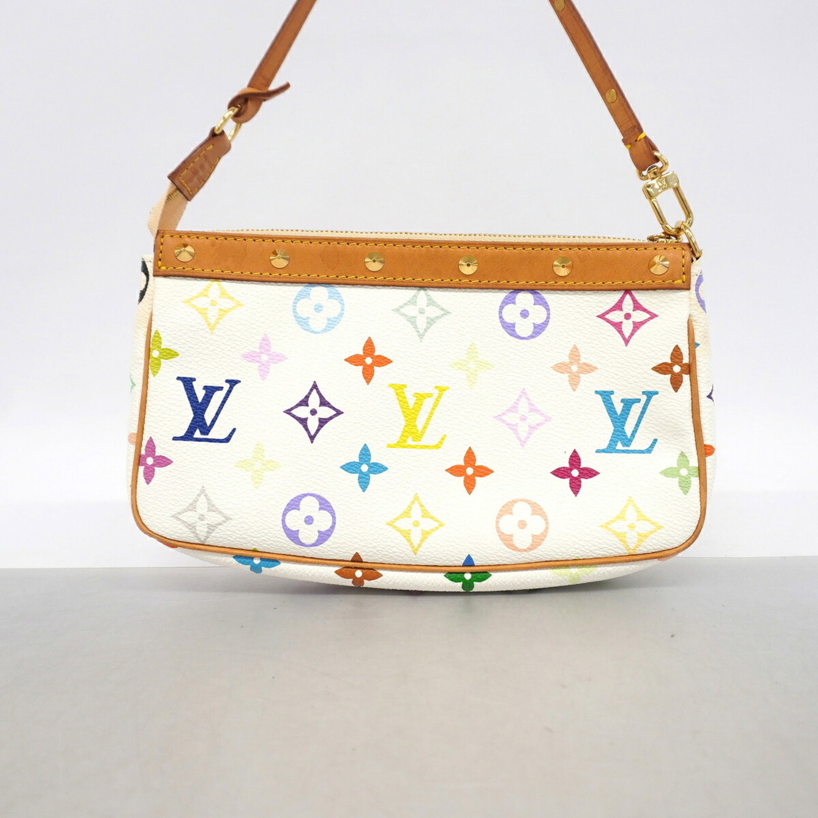Louis Vuitton Pouch - 9