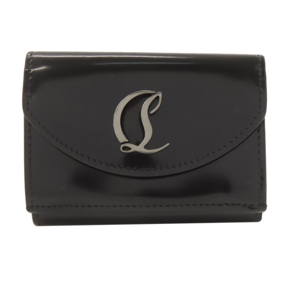 Compact wallet Louboutin Christian With coin tri-fold bifold Wallet: Compact wallet Louboutin Christian With coin tri-fold bifold Wallet Black patent leather bifold wallet with a coin pocket, designed with a tri-fold layout, features a sleek and sophisticated design.