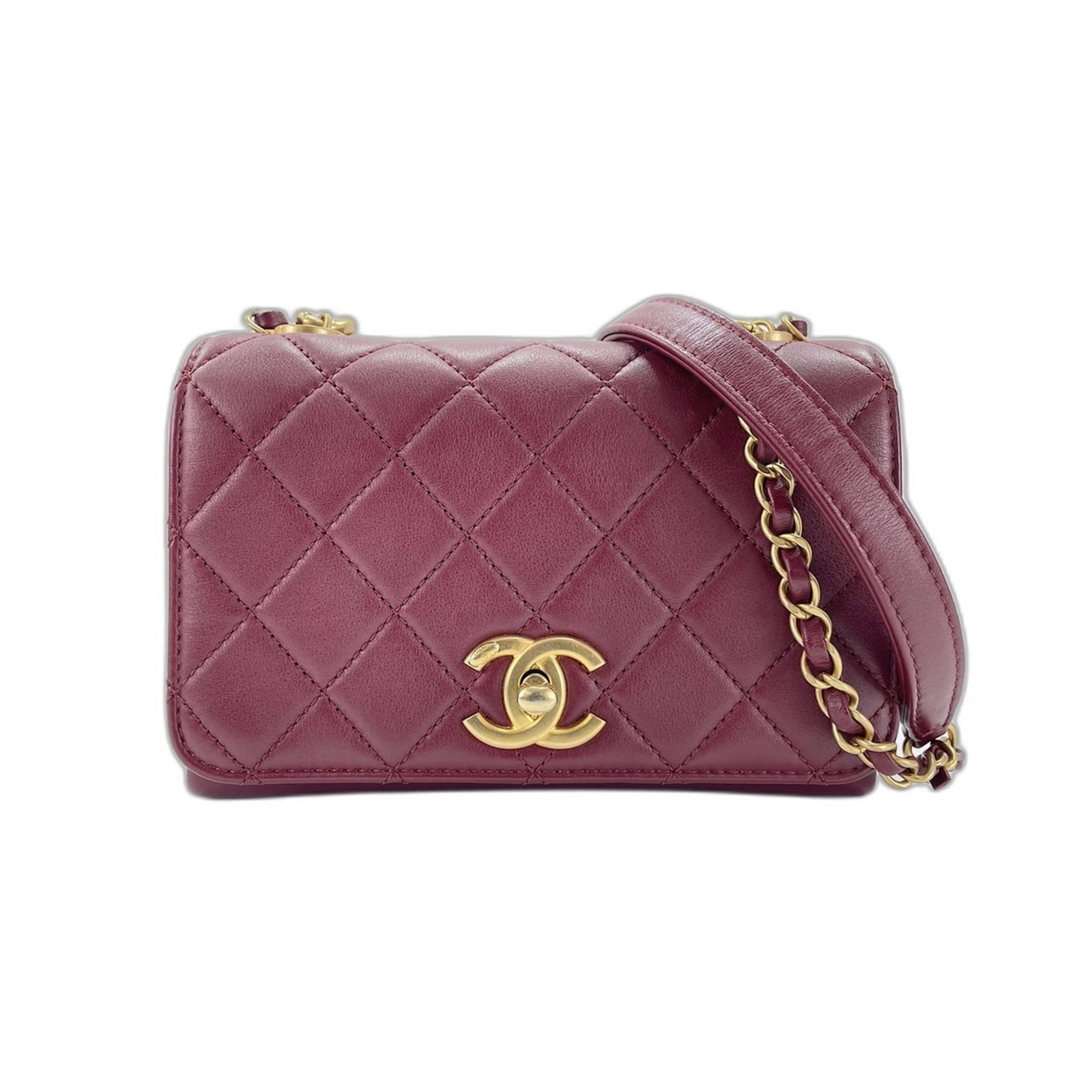 Shoulder Bag by Chanel: Shoulder Bag by Chanel Red Matelasse Shoulder Bag by Chanel, measuring 12cm x 17.5cm x 7.5cm, features a 116cm long strap and a 7.00cm handle drop, making it a stylish and functional accessory. This