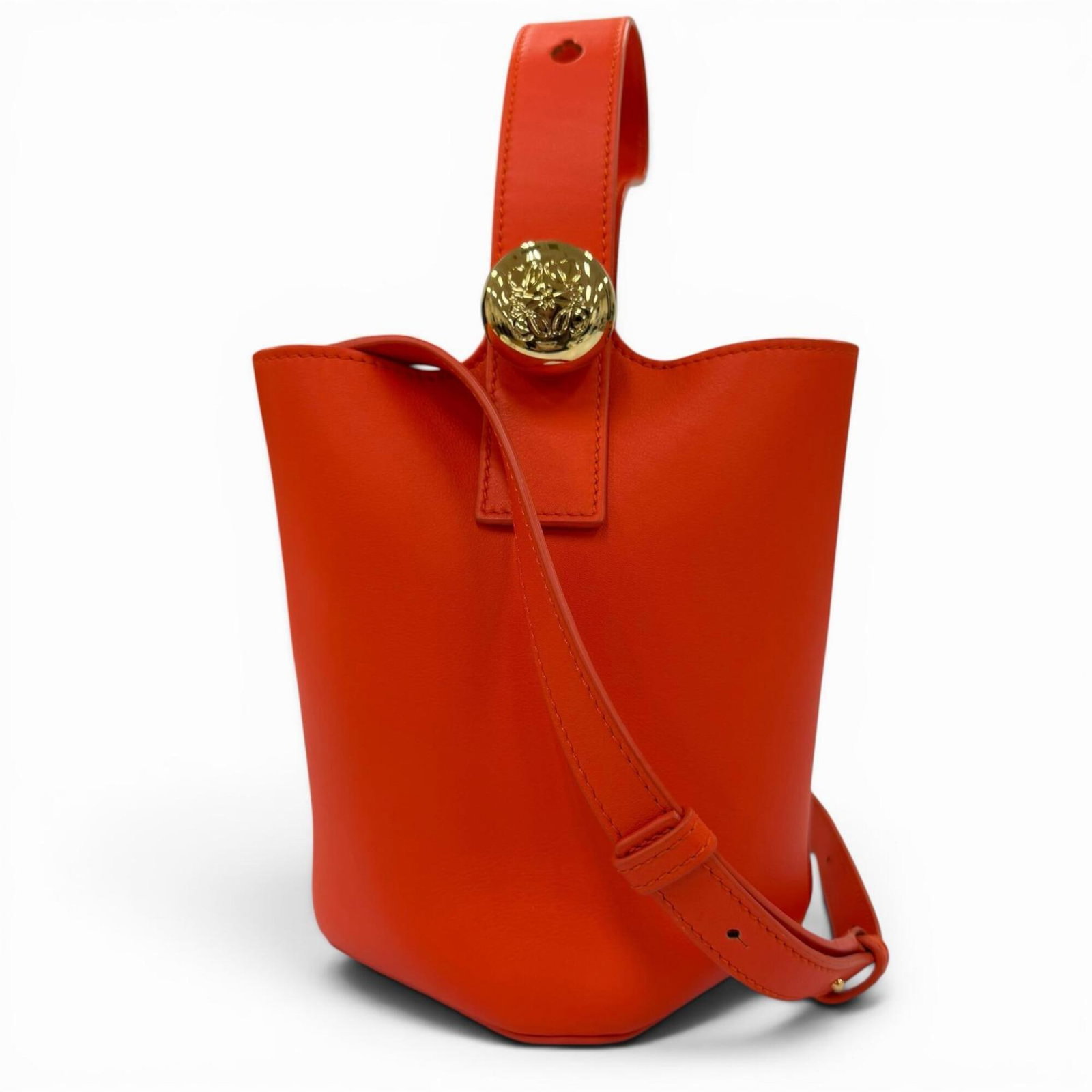 Shoulder Bag Leather Loewe Handbag: Shoulder Bag Leather Loewe Handbag Smooth calf leather shoulder bag from Loewe, featuring a vibrant orange color and gold hardware. Measuring 19cm x 21cm x 15cm, this stylish handbag is crafted with a