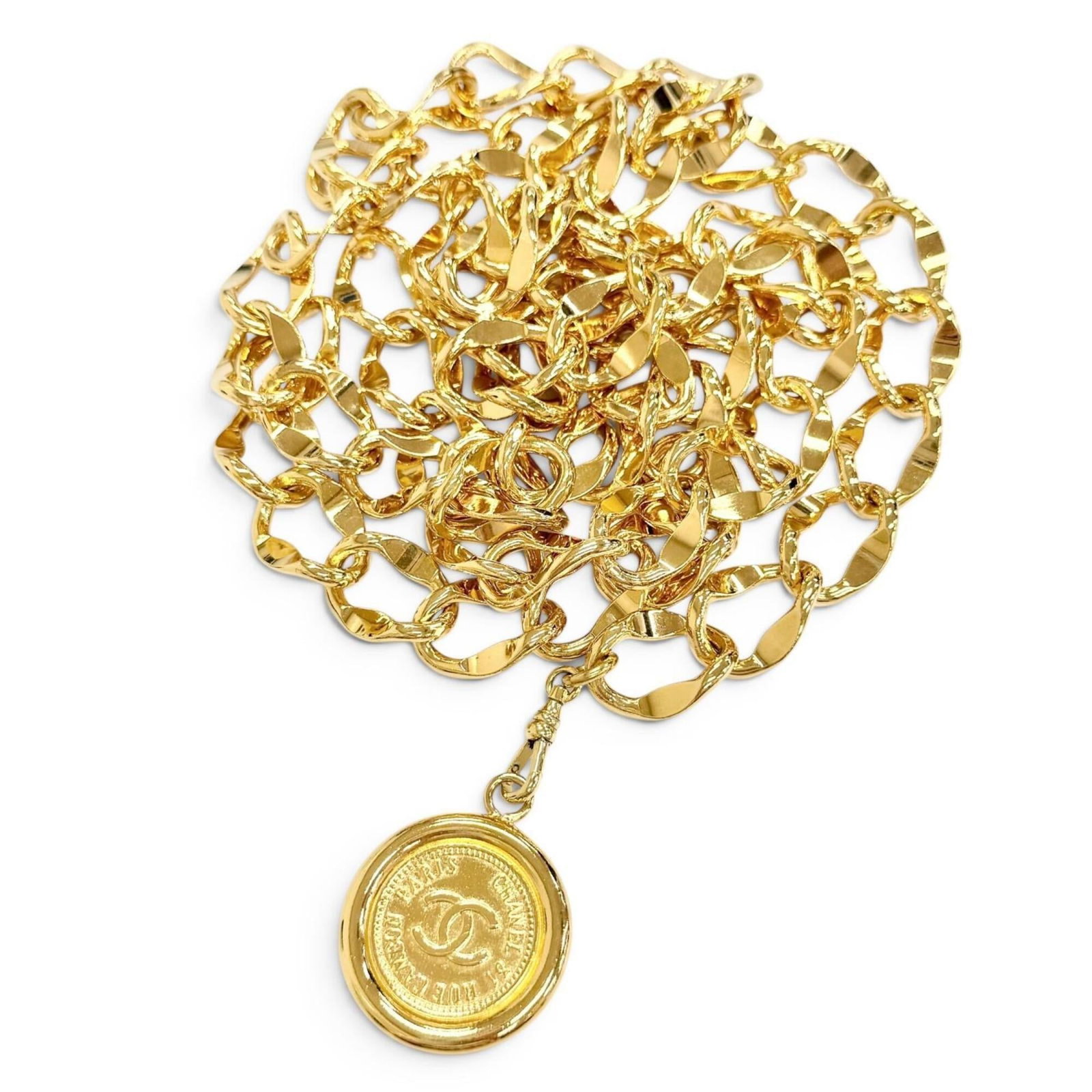 Chain Belt for Chanel: Chain Belt for Chanel Chain belt for Chanel, 95cm gold length. This gold chain belt is a notable accessory from the iconic fashion brand Chanel. Item Specifics: Brand: Chanel Type: Chain belt Gender:
