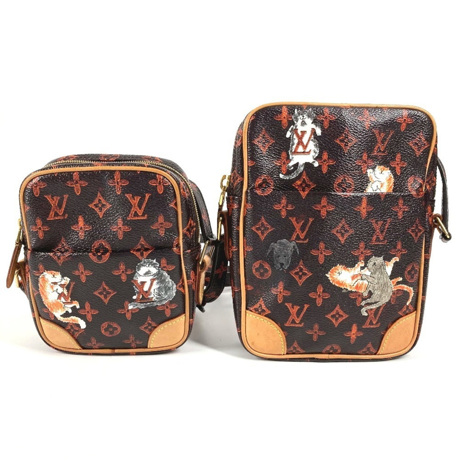 Shoulder Bag Monogram Pochette Louis Vuitton: Shoulder Bag Monogram Pochette Louis Vuitton Brown and orange monogram pattern, a classic design element of Louis Vuitton's iconic style, adorns this shoulder bag pochette. Made from high-quality