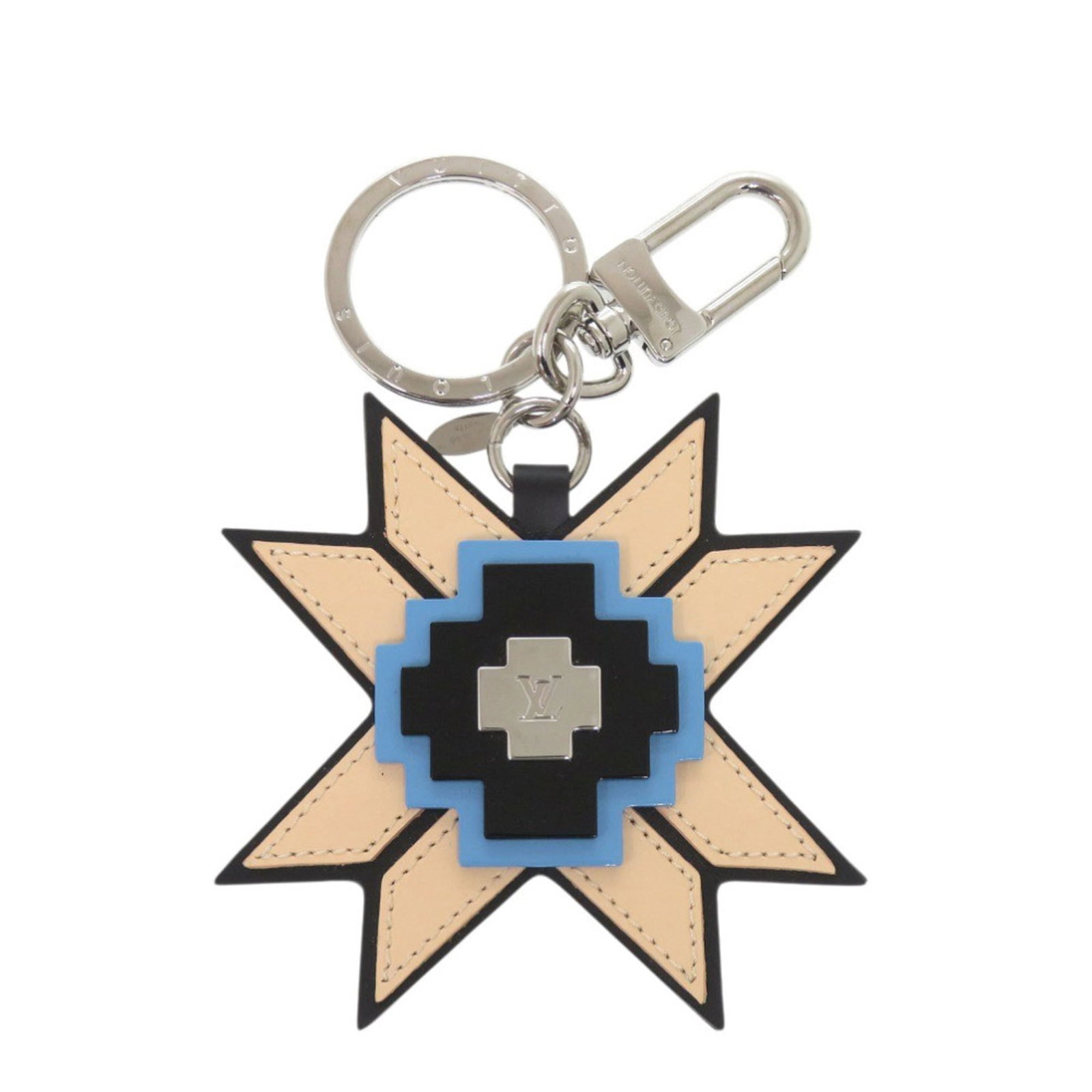 Plastic Leather Keyring Louis Vuitton: Plastic Leather Keyring Louis Vuitton This Louis Vuitton keyring features a unique combination of leather and plastic materials, showcasing the iconic brand's signature style. Available in beige,