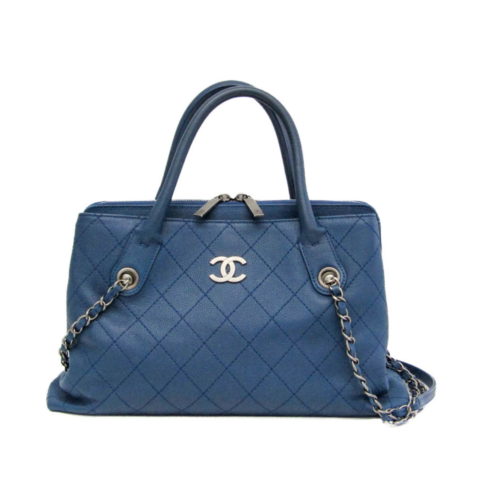 Calfskin Grained Shoulder Bag Handbag: Calfskin Grained Shoulder Bag Handbag Navy Grained Calfskin Shoulder Bag with Classic Style. This Italian-made shoulder bag features a timeless design with a 36cm handle and 87cm strap, perfect for