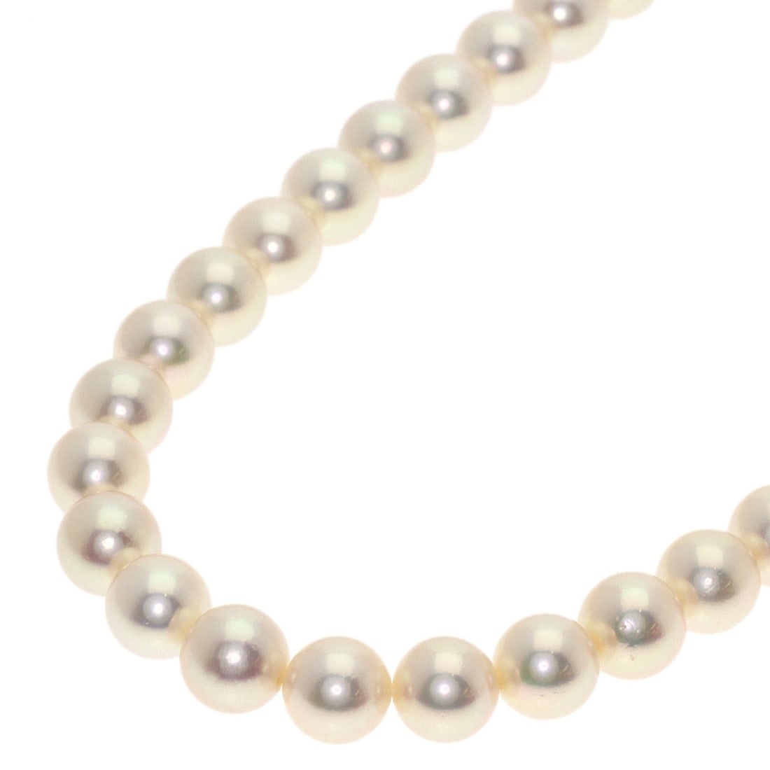 Pearl Necklace Silver Tasaki: Pearl Necklace Silver Tasaki Silver Tasaki necklace features a white pearl and is made of high-quality silver. The necklace measures 16.9 inches in length, making it a versatile and stylish