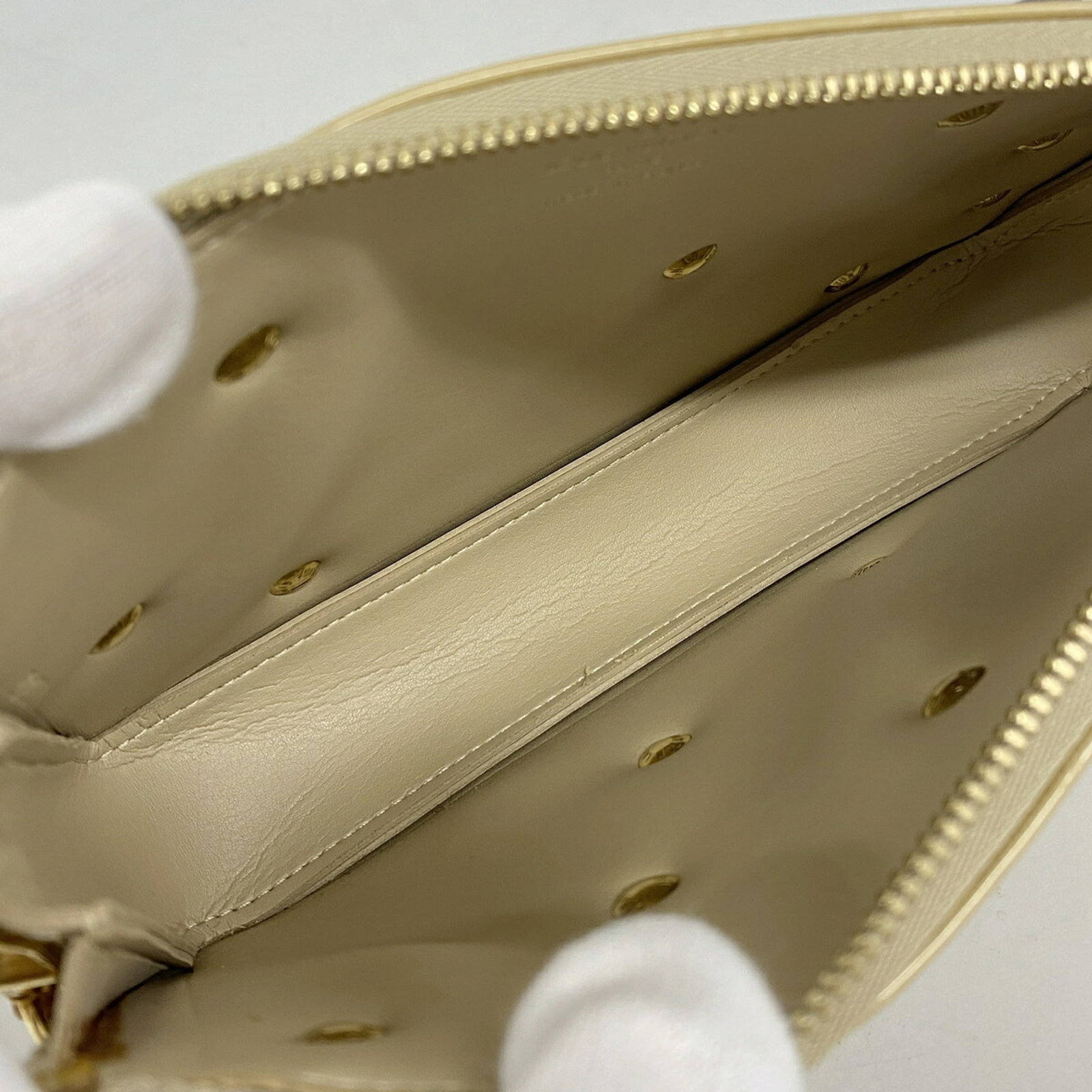 Louis Vuitton Pouch - 4